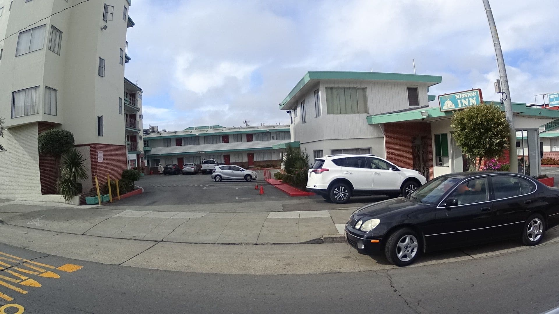 Street view near Mission Inn, SF, Daly City — © bhousel (CC BY-SA · Mapillary)