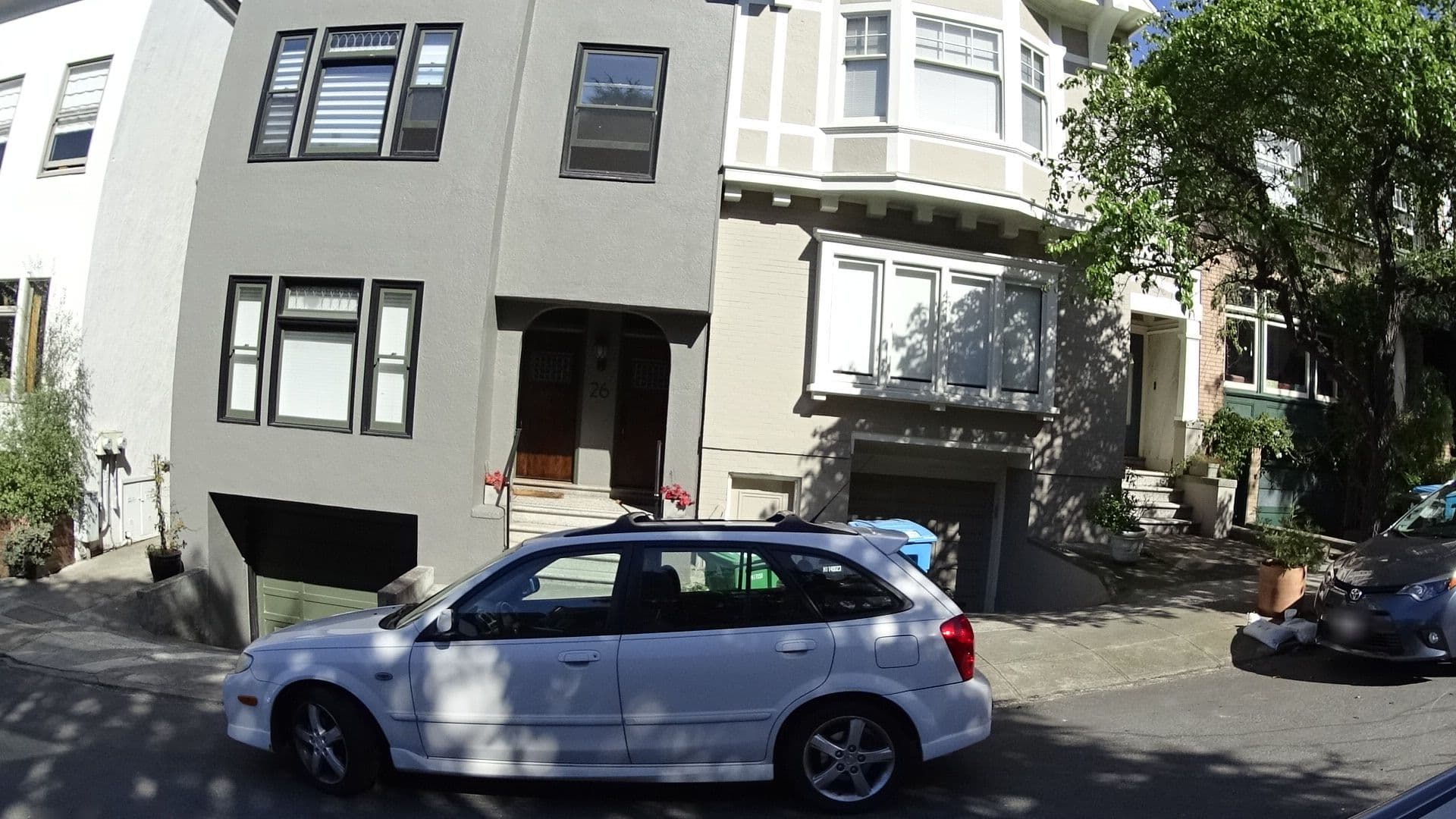 Street view near Orange Dog Manor, Noe Valley — © bhousel (CC BY-SA · Mapillary)