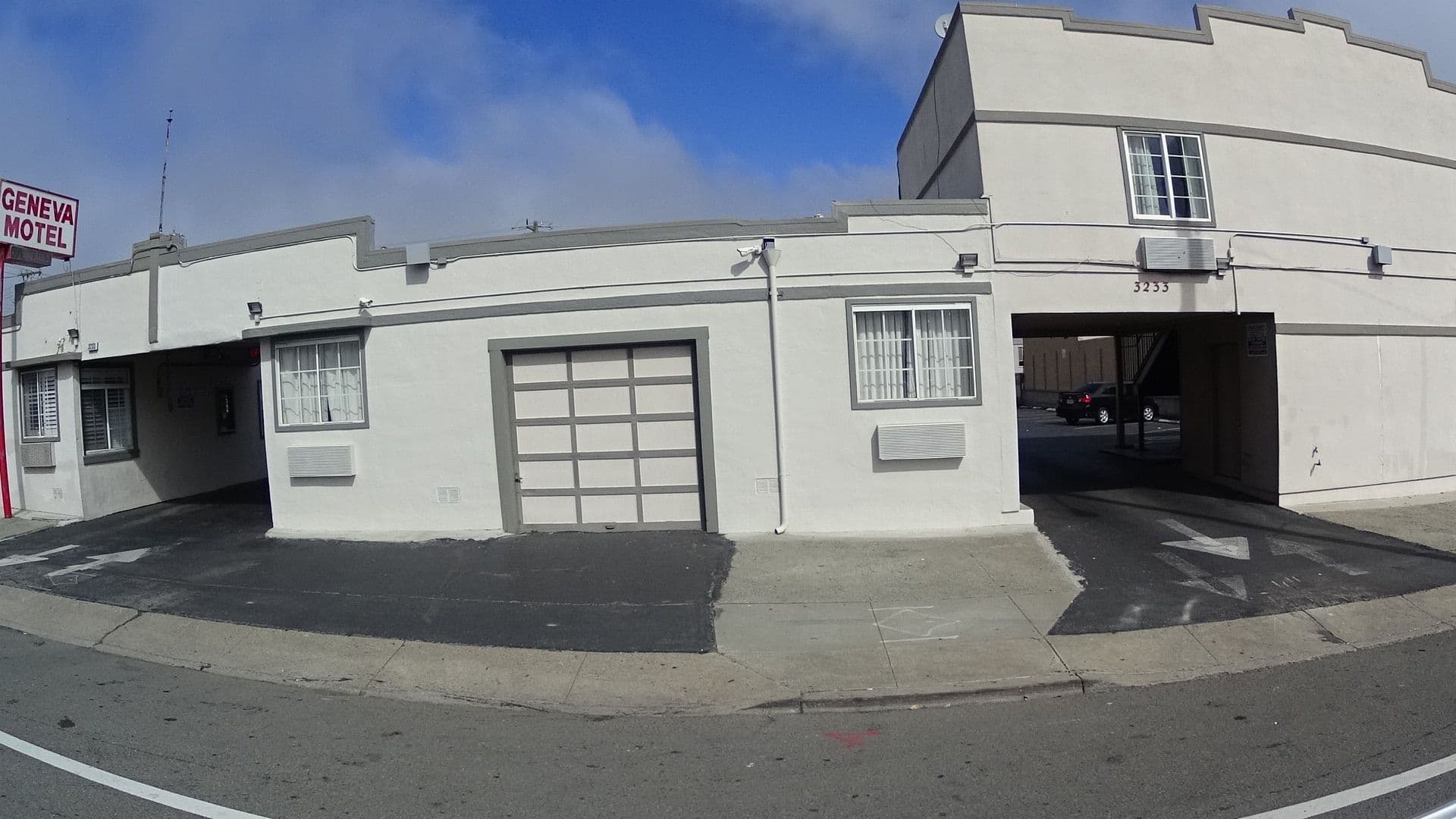 Street view near BridgePoint Inn, Visitacion Valley — © bhousel (CC BY-SA · Mapillary)