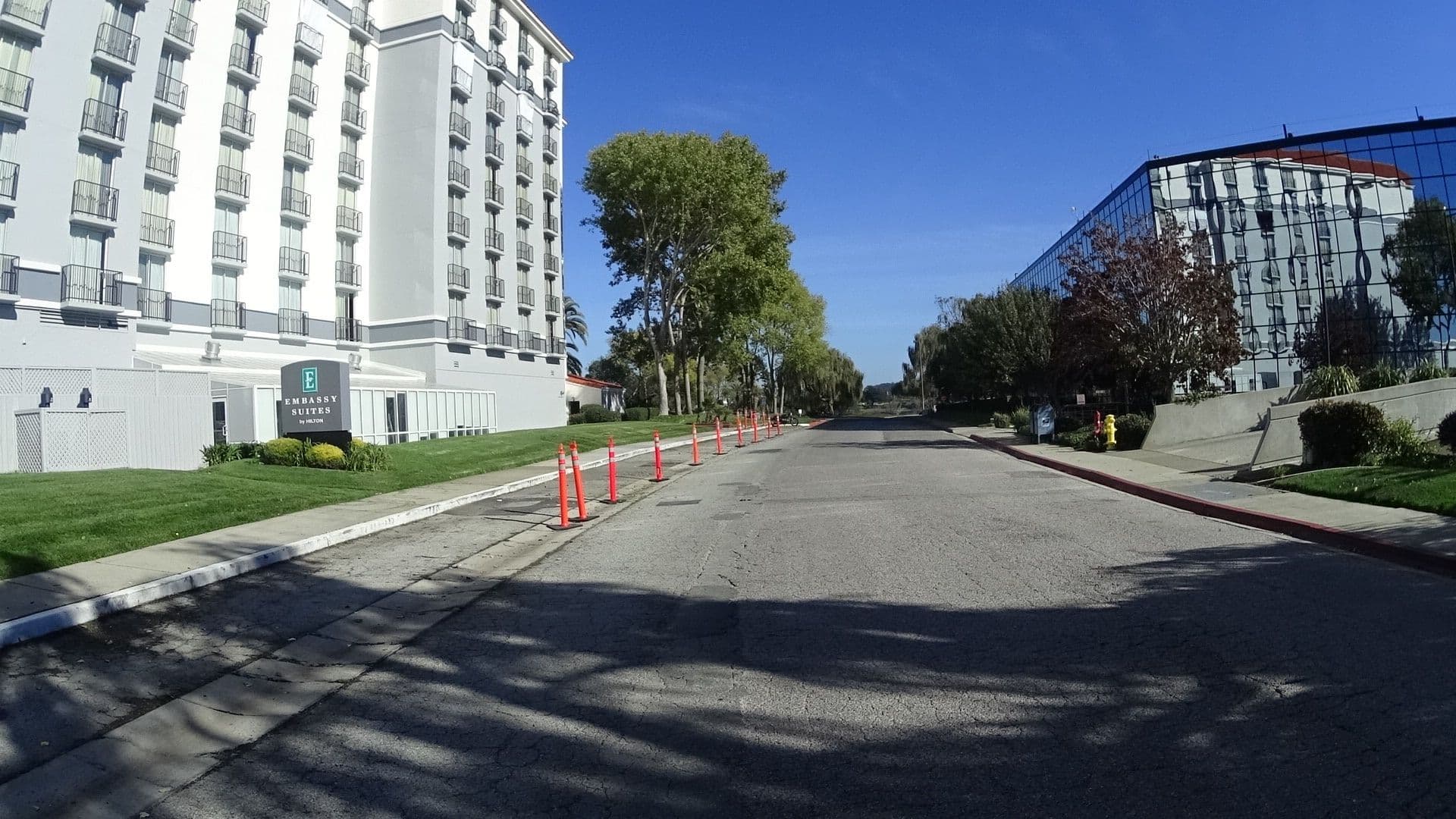 Street view near Embassy Suites by Hilton, Burlingame — © bhousel (CC BY-SA · Mapillary)