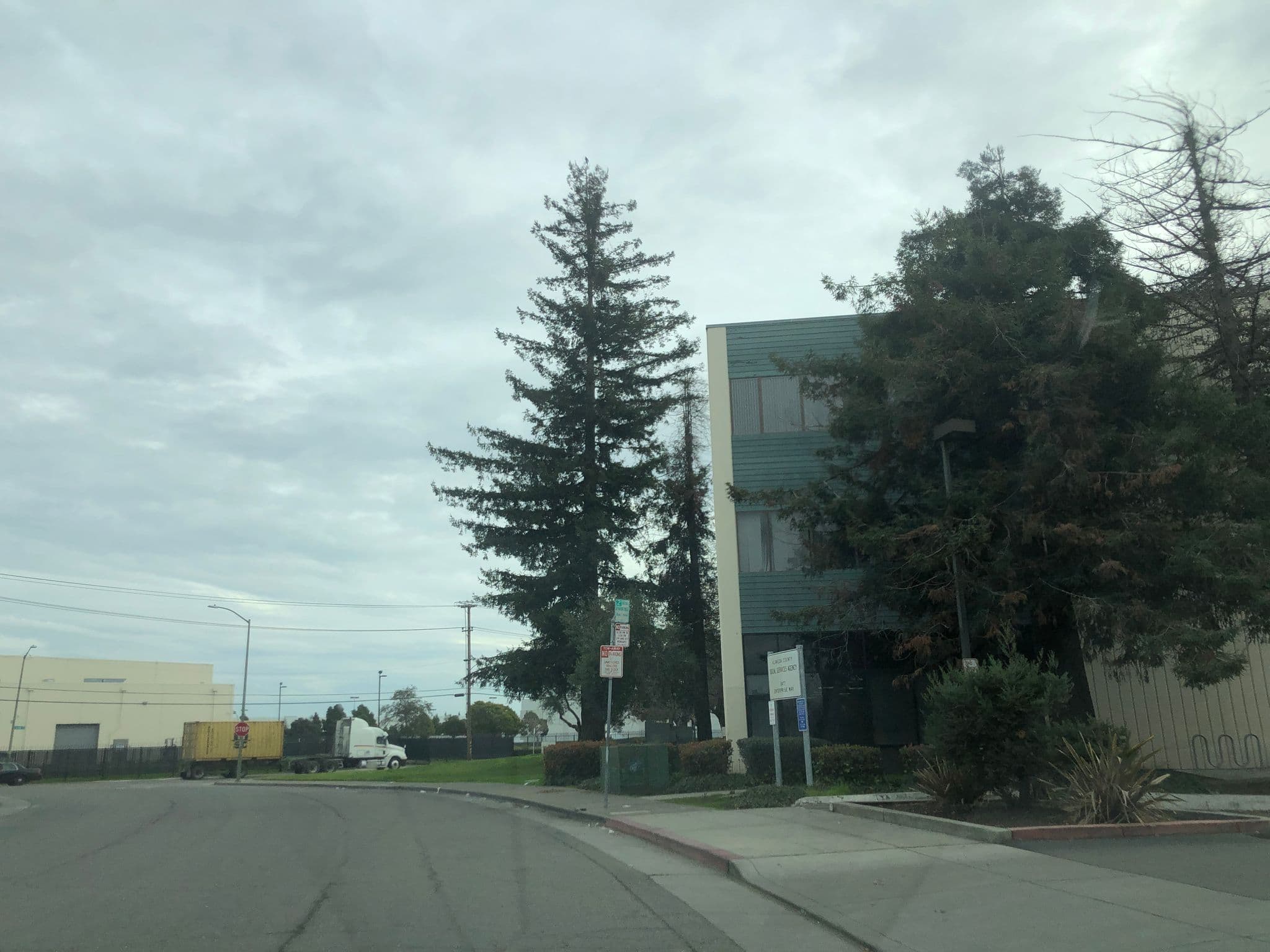 Street view near La Quinta Inn & Suites Oakland Airport Coliseum, San Leandro — © jaimevger (CC BY-SA · Mapillary)