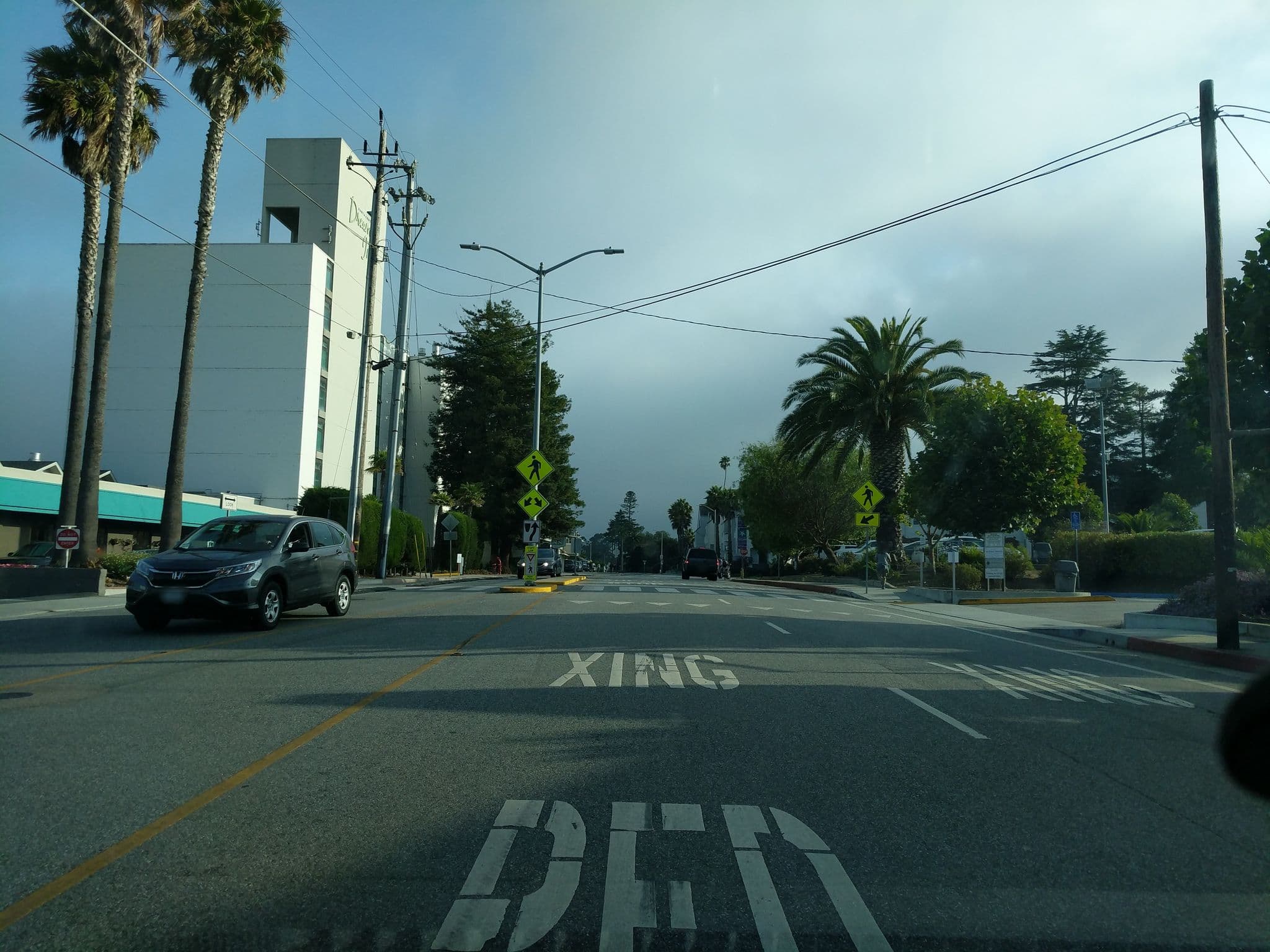 Street view near dream inn pool, Santa Cruz — © daryldarko (CC BY-SA · Mapillary)