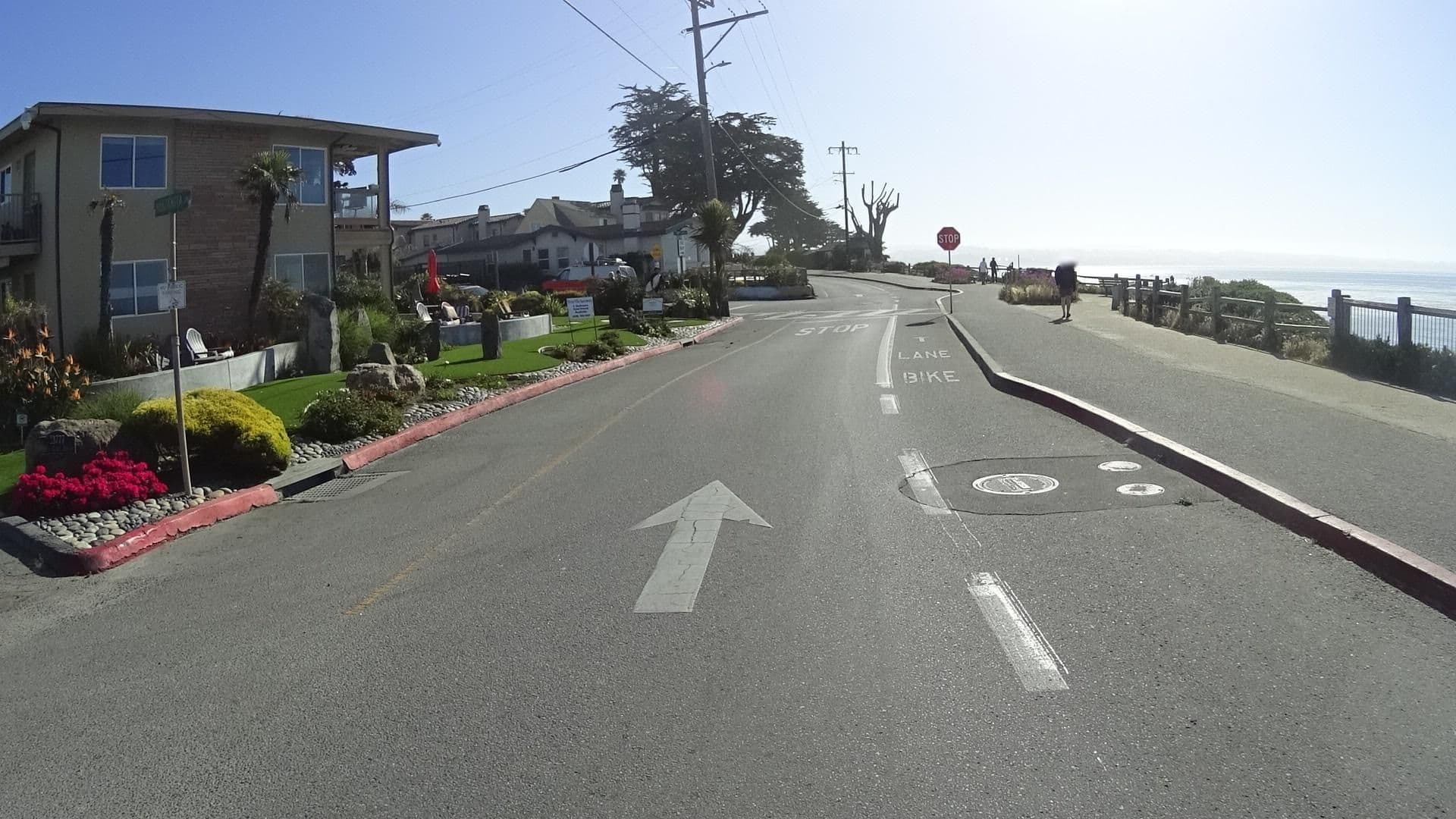 Street view near The Pit, Capitola — © marker_geo (CC BY-SA · Mapillary)