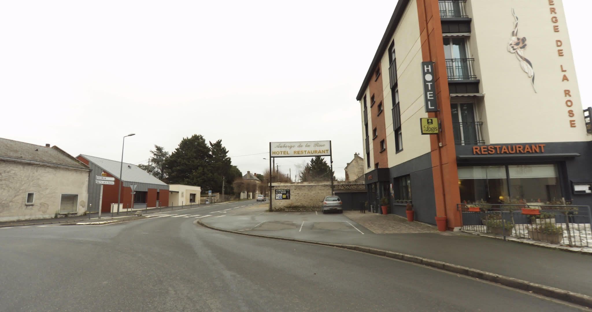 Street view near Auberge de la Rose, Doué-la-Fontaine — © sogefi (CC BY-SA · Mapillary)