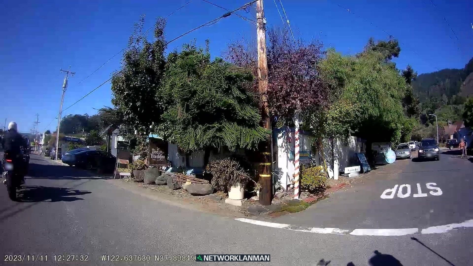 Street view near Stinson Beach Motel, Bolinas — © networklanman (CC BY-SA · Mapillary)