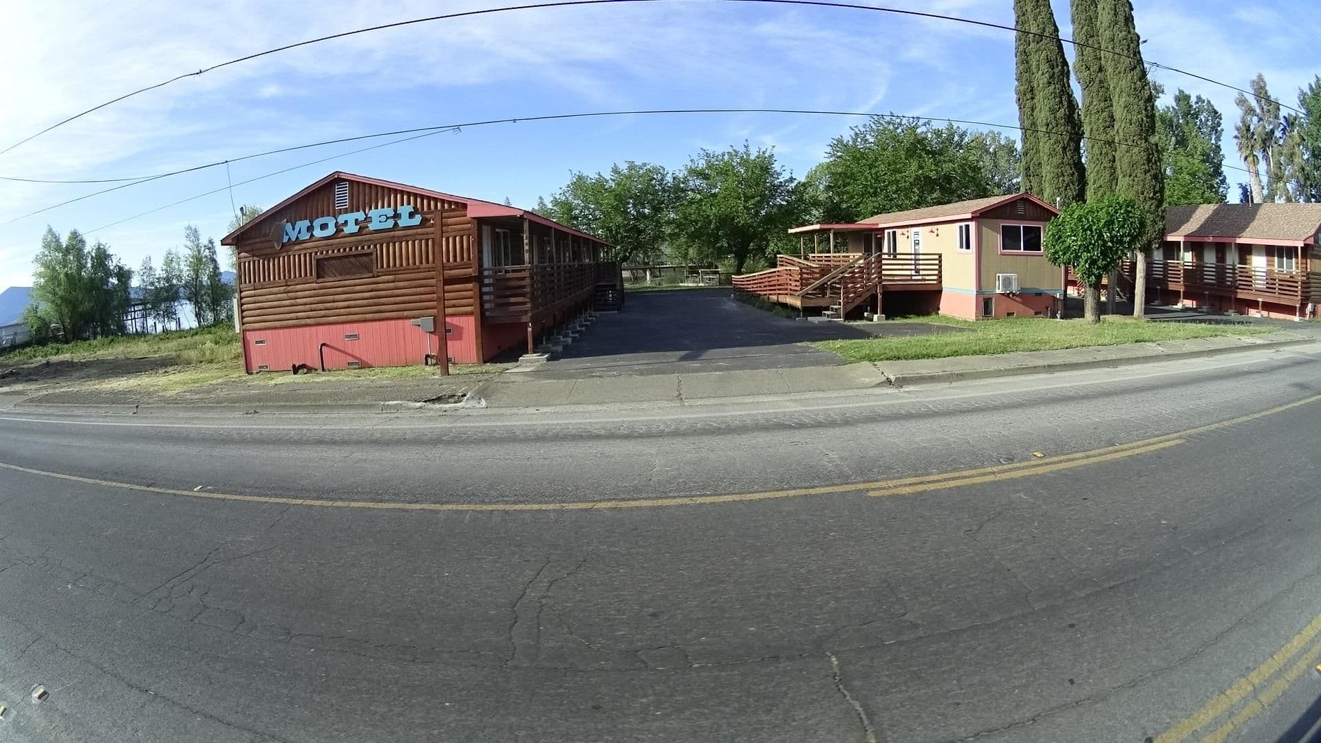 Street view near Dino Mosley's White Buffalo Inn, Lakeport — © marker_geo (CC BY-SA · Mapillary)