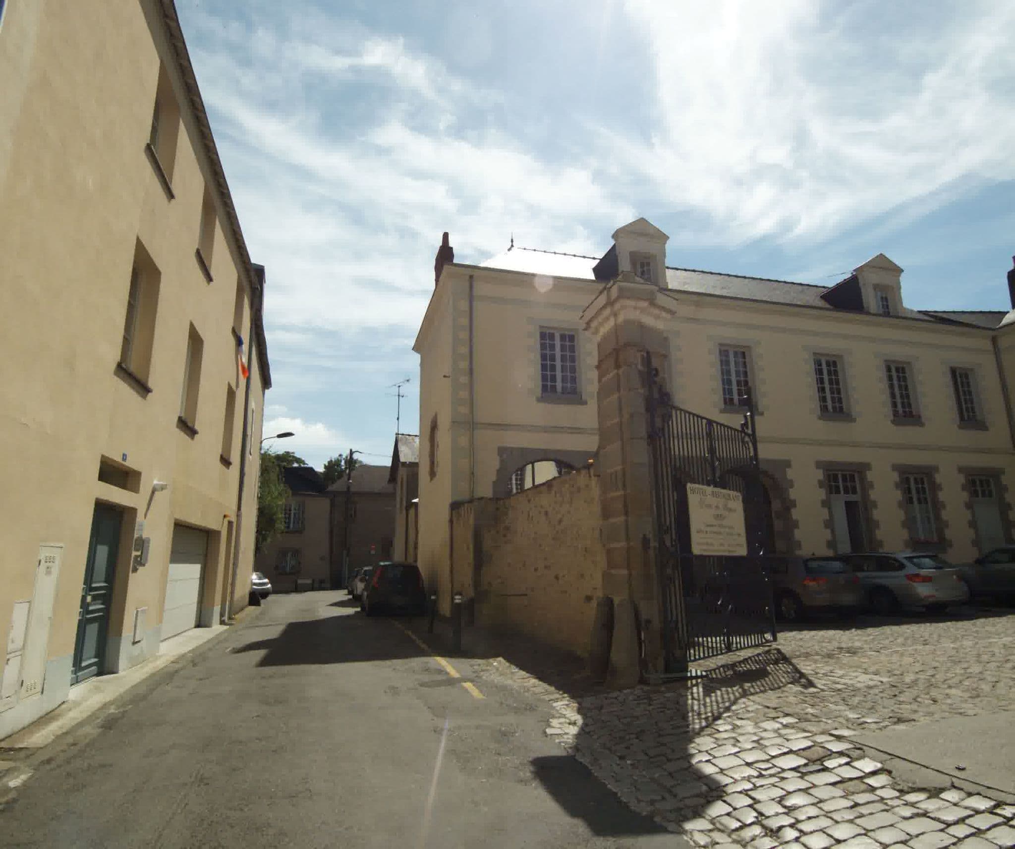 Street view near Hôtel Perier du Bignon, Laval — © sogefi (CC BY-SA · Mapillary)
