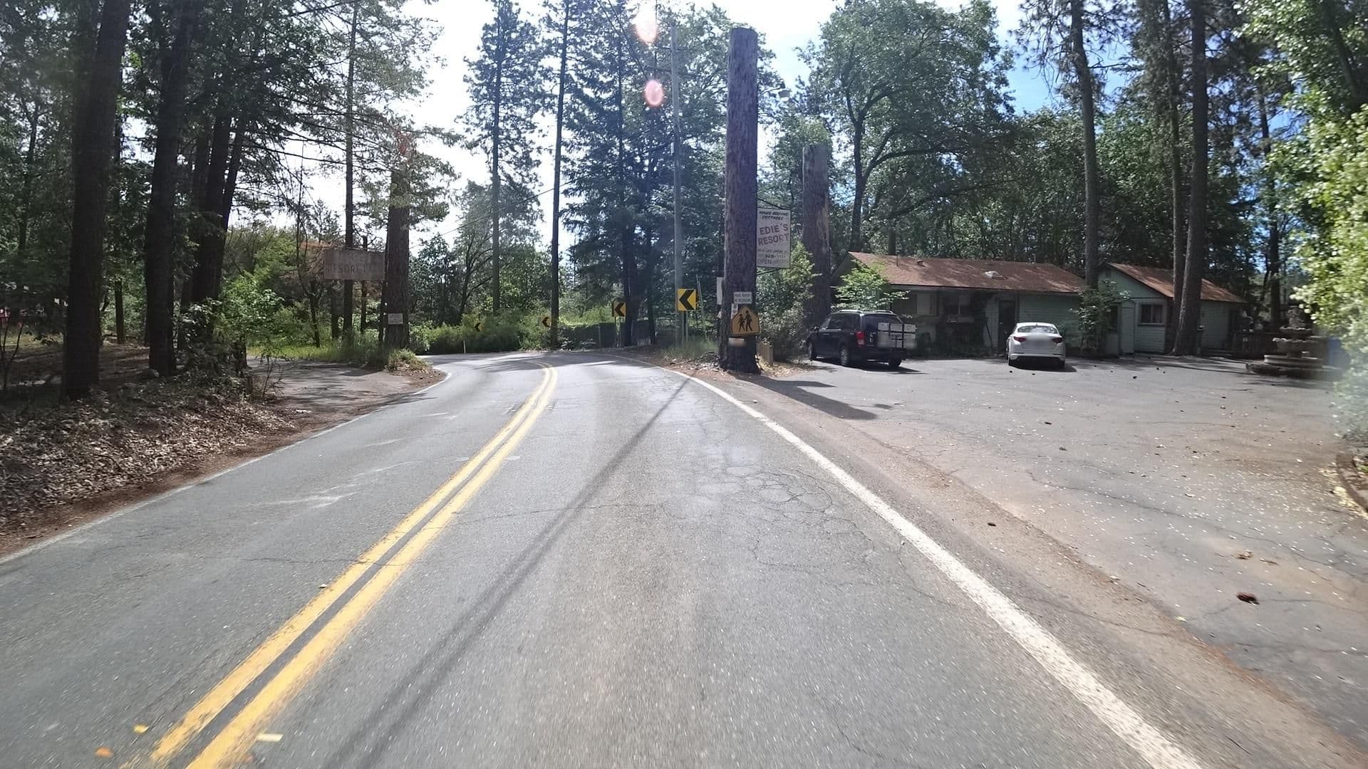 Street view near Edie's Resort, Cobb — © marker_geo (CC BY-SA · Mapillary)