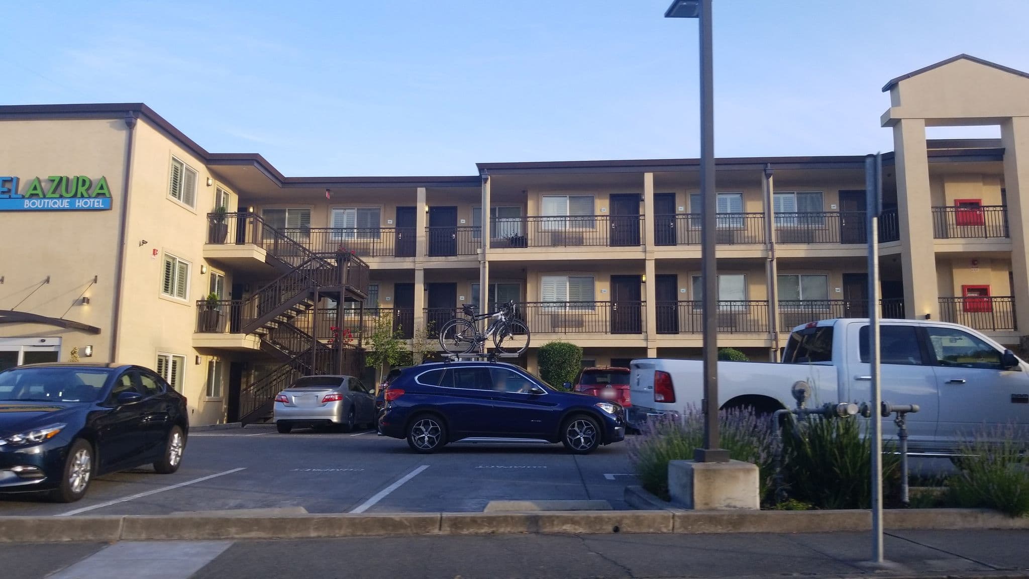 Street view near Hotel Azura, Santa Rosa — © zlplhr (CC BY-SA · Mapillary)