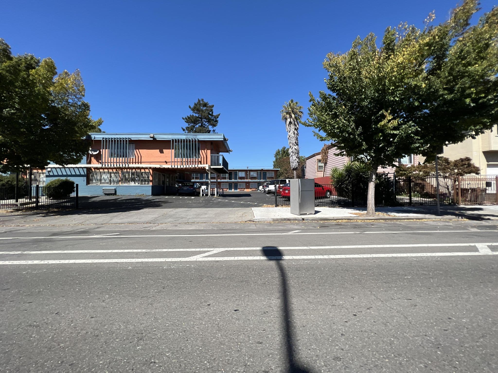 Street view near Capri Motel-Oakland, Emeryville — © jthiller (CC BY-SA · Mapillary)