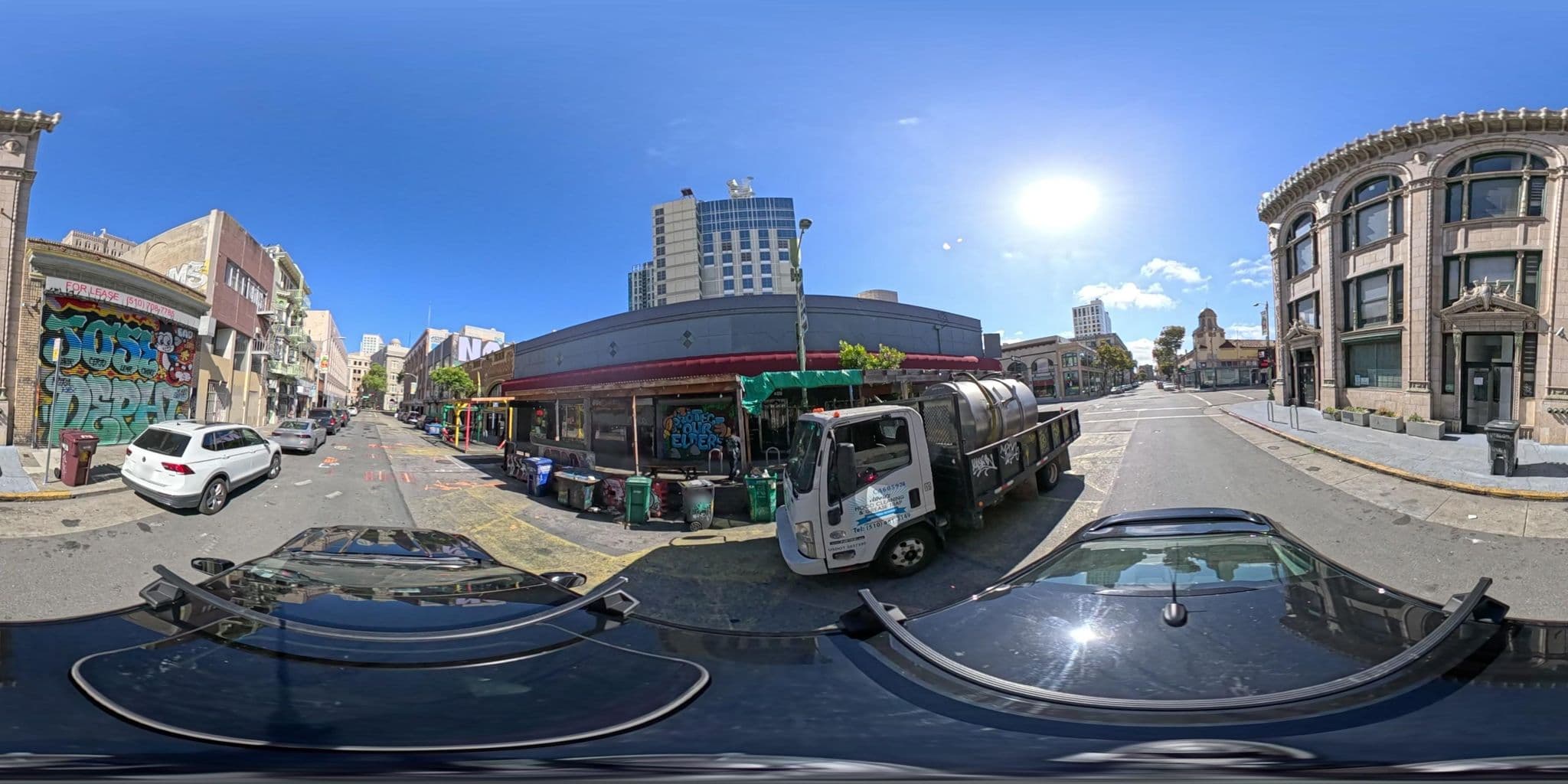 Street view near Fern's Hotel, Oakland — © black_tea (CC BY-SA · Mapillary)