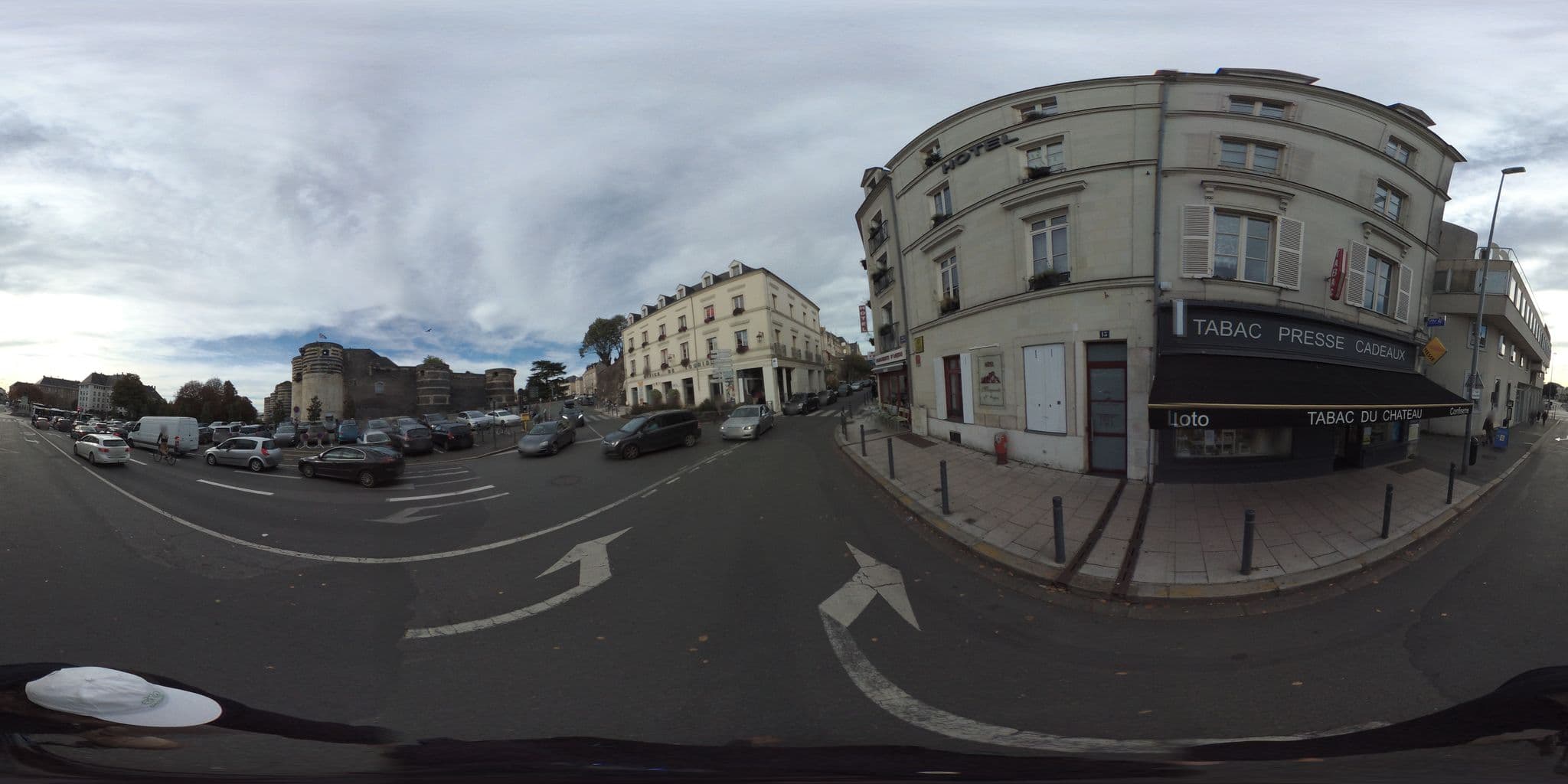Street view near Hôtel Marguerite d’Anjou, Angers — © geovelo (CC BY-SA · Mapillary)