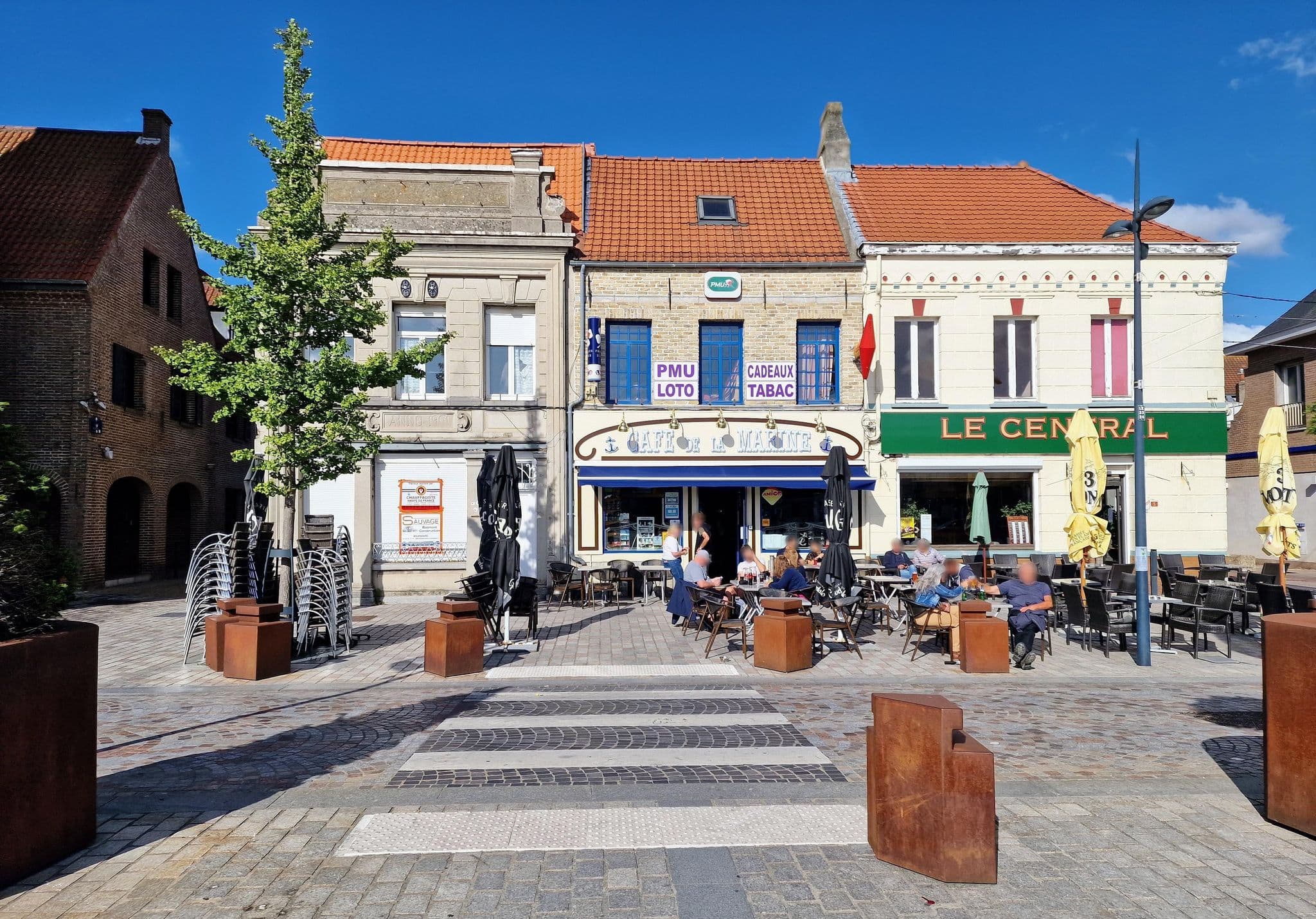 Street view near Hôtel du Beffroi, Gravelines — © km2bp (CC BY-SA · Mapillary)
