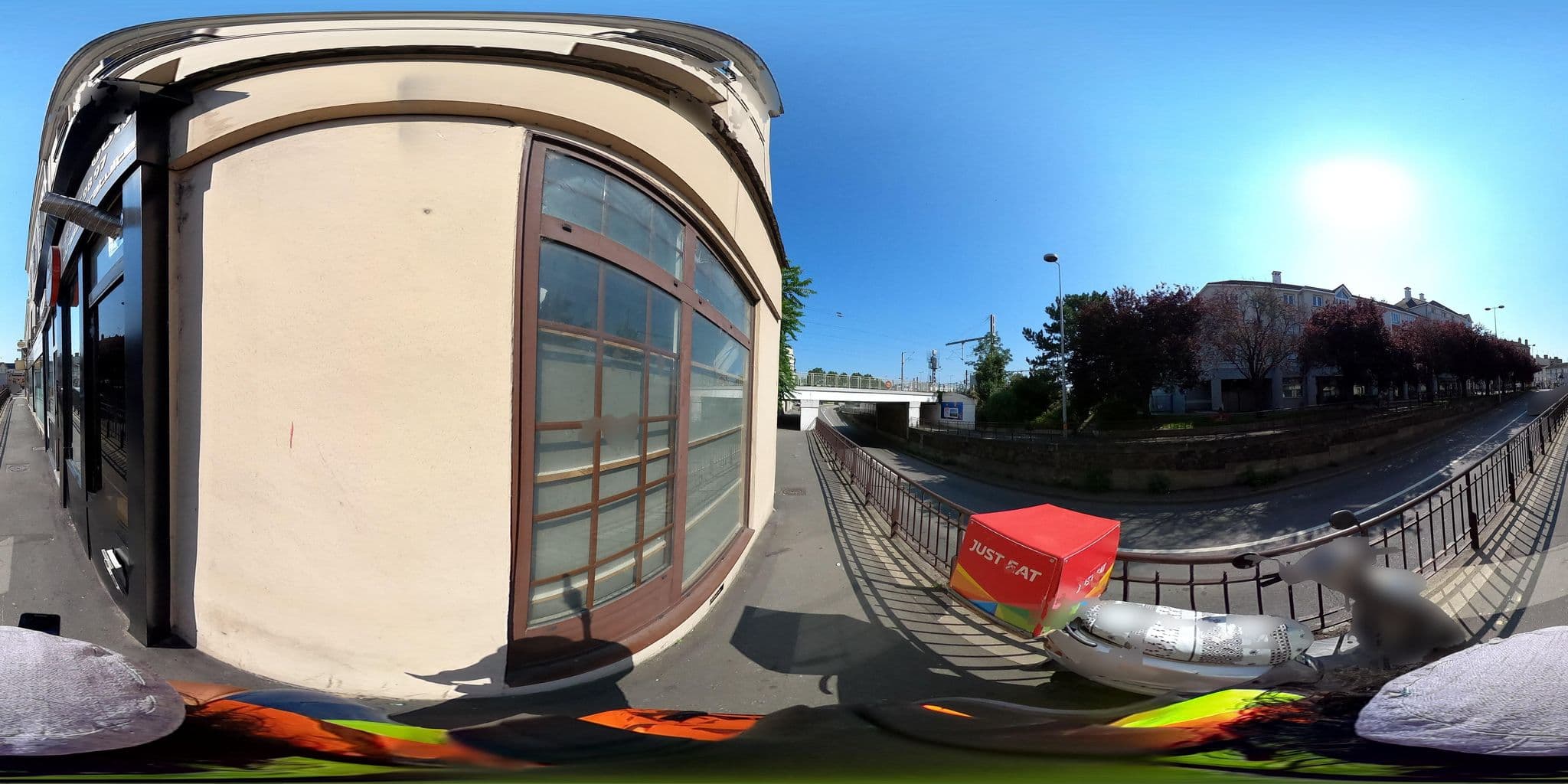 Street view near Poissy Hotel Restaurant, Poissy — © nlehuby (CC BY-SA · Mapillary)