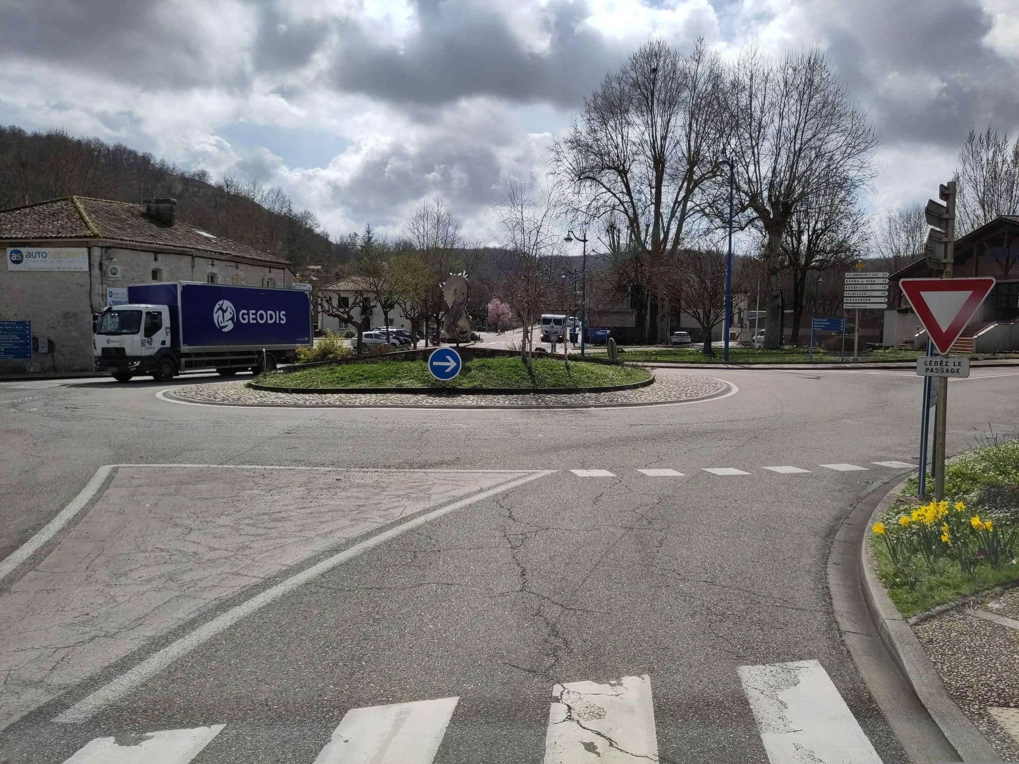 Street view near Le Midi, Montaigu-de-Quercy — © DavOfFr (CC BY-SA · Mapillary)