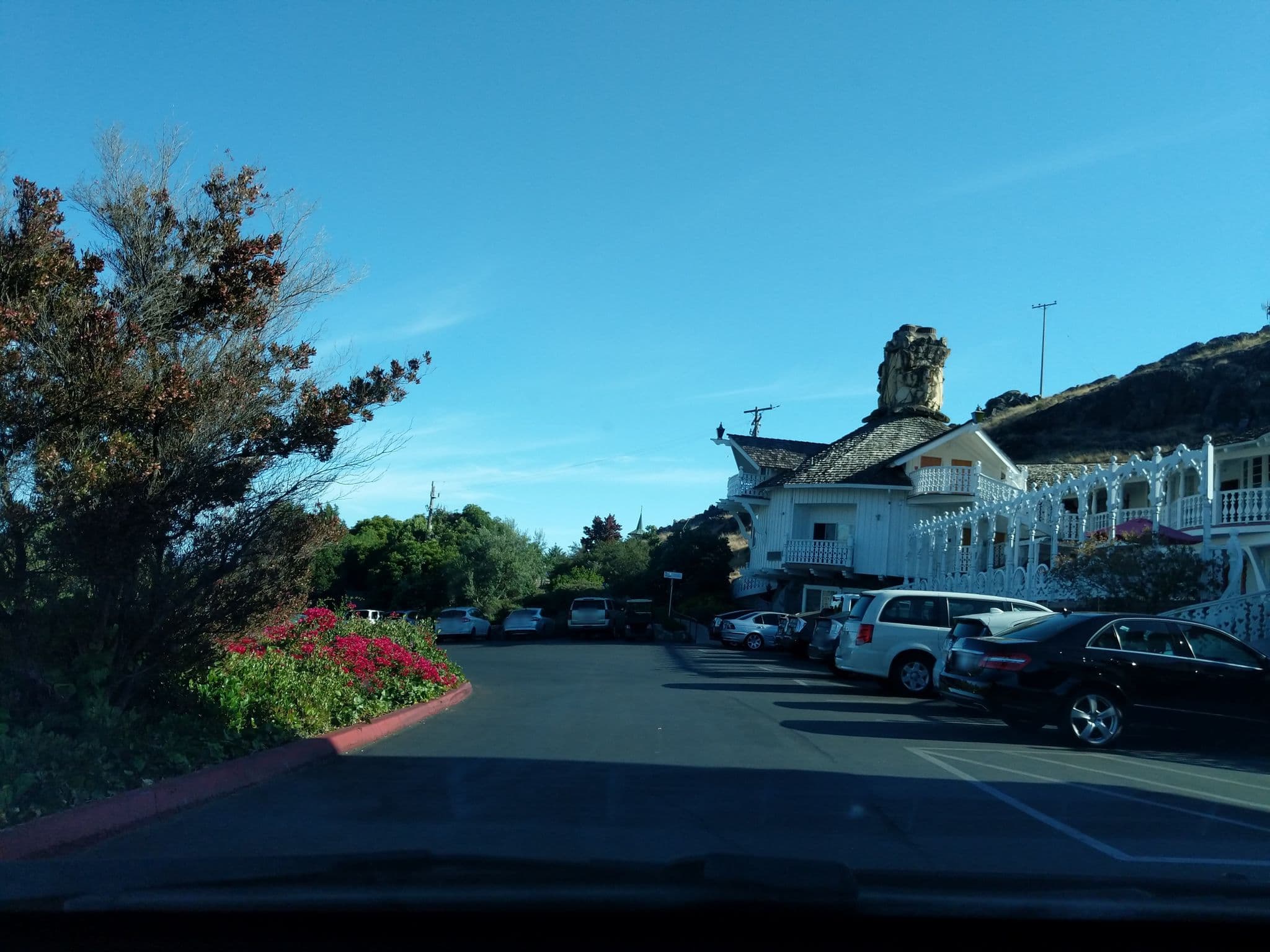 Street view near Madonna Suite, San Luis Obispo — © nmixter (CC BY-SA · Mapillary)