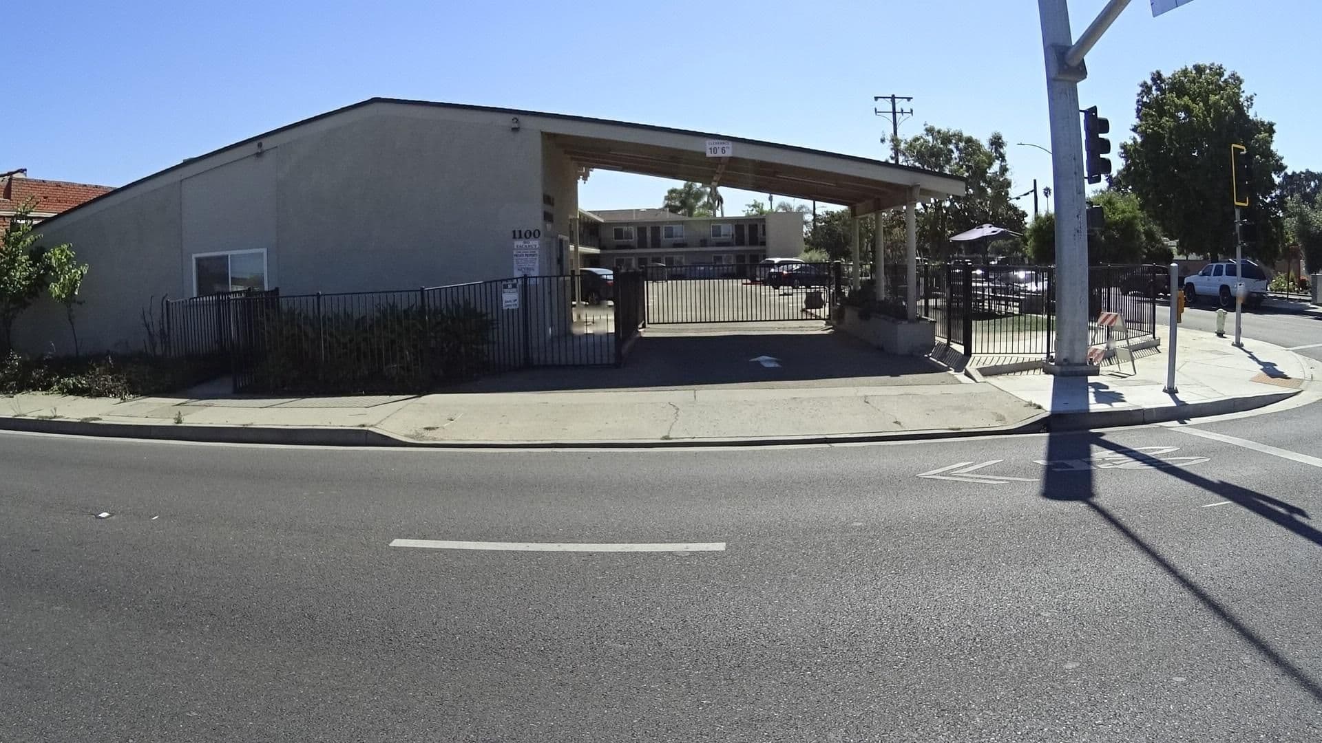 Street view near Budget Inn, Santa Maria — © marker_geo (CC BY-SA · Mapillary)