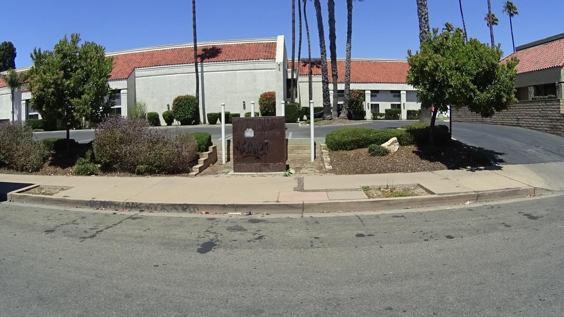 Street view near Swimming Pool Best Western America, Santa Maria — © marker_geo (CC BY-SA · Mapillary)