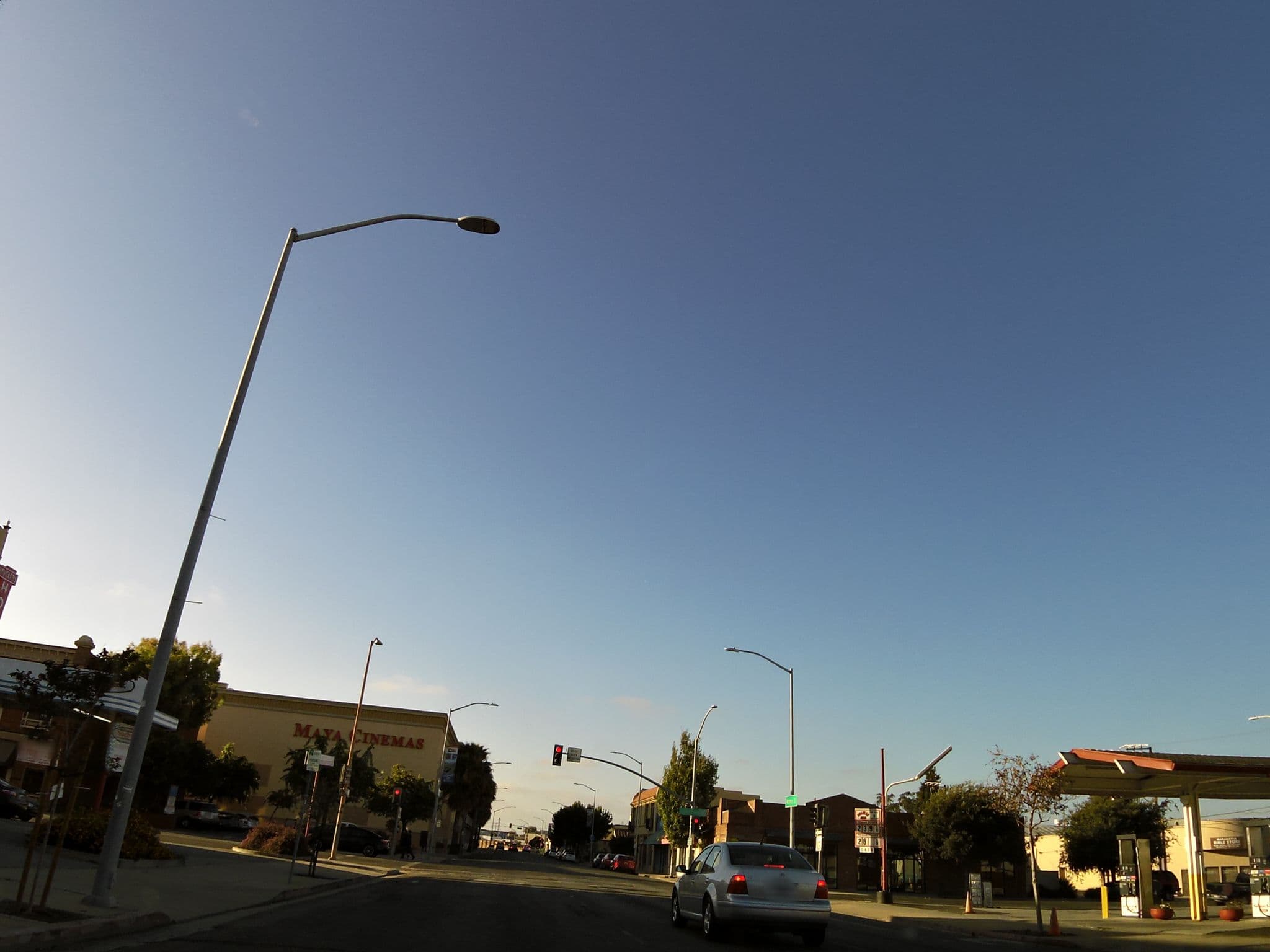 Street view near Travelers Hotel, Salinas — © andrewsnow (CC BY-SA · Mapillary)