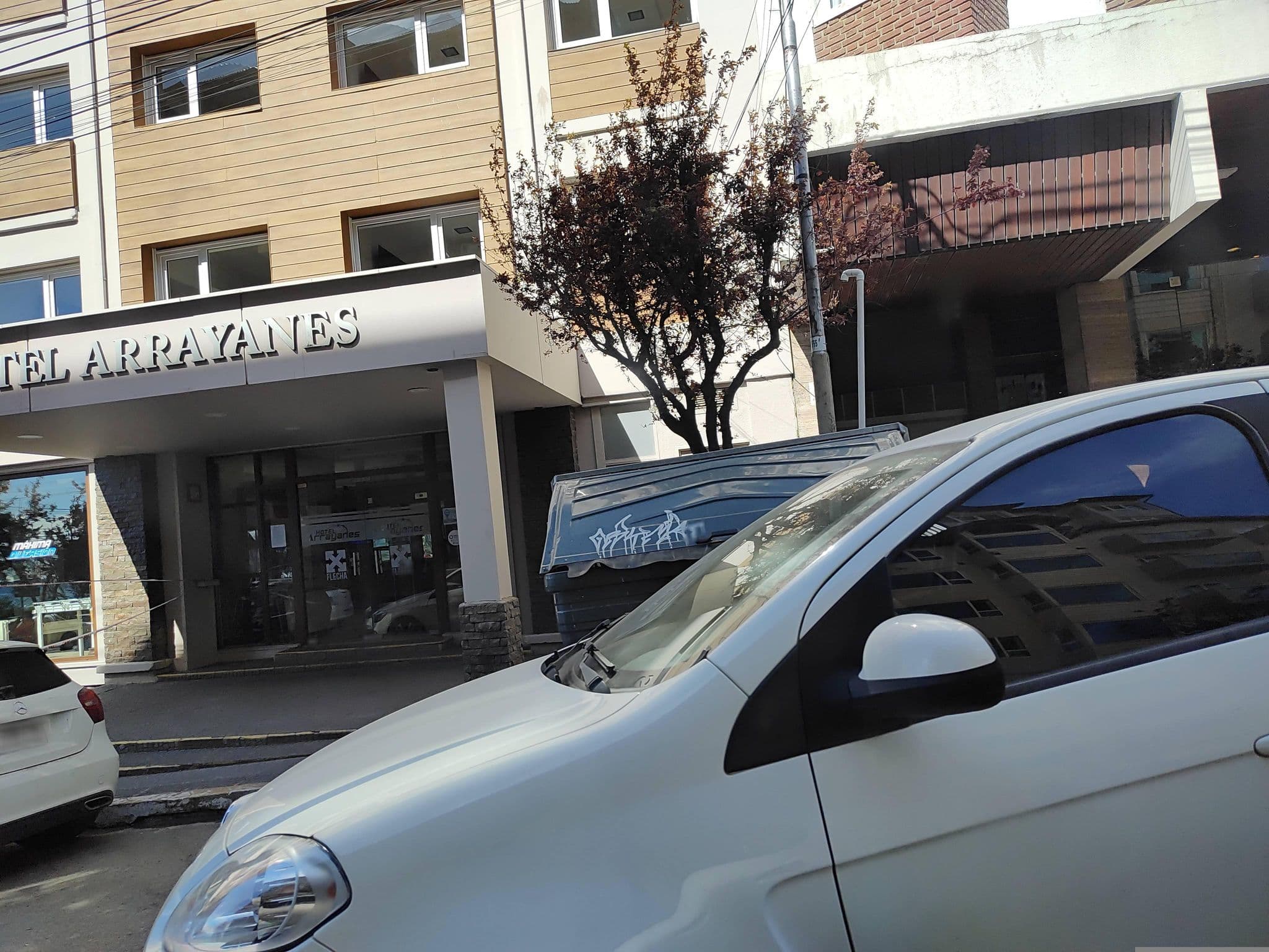Street view near Sunset Hotel, San Carlos de Bariloche — © Kaart_Local (CC BY-SA · Mapillary)