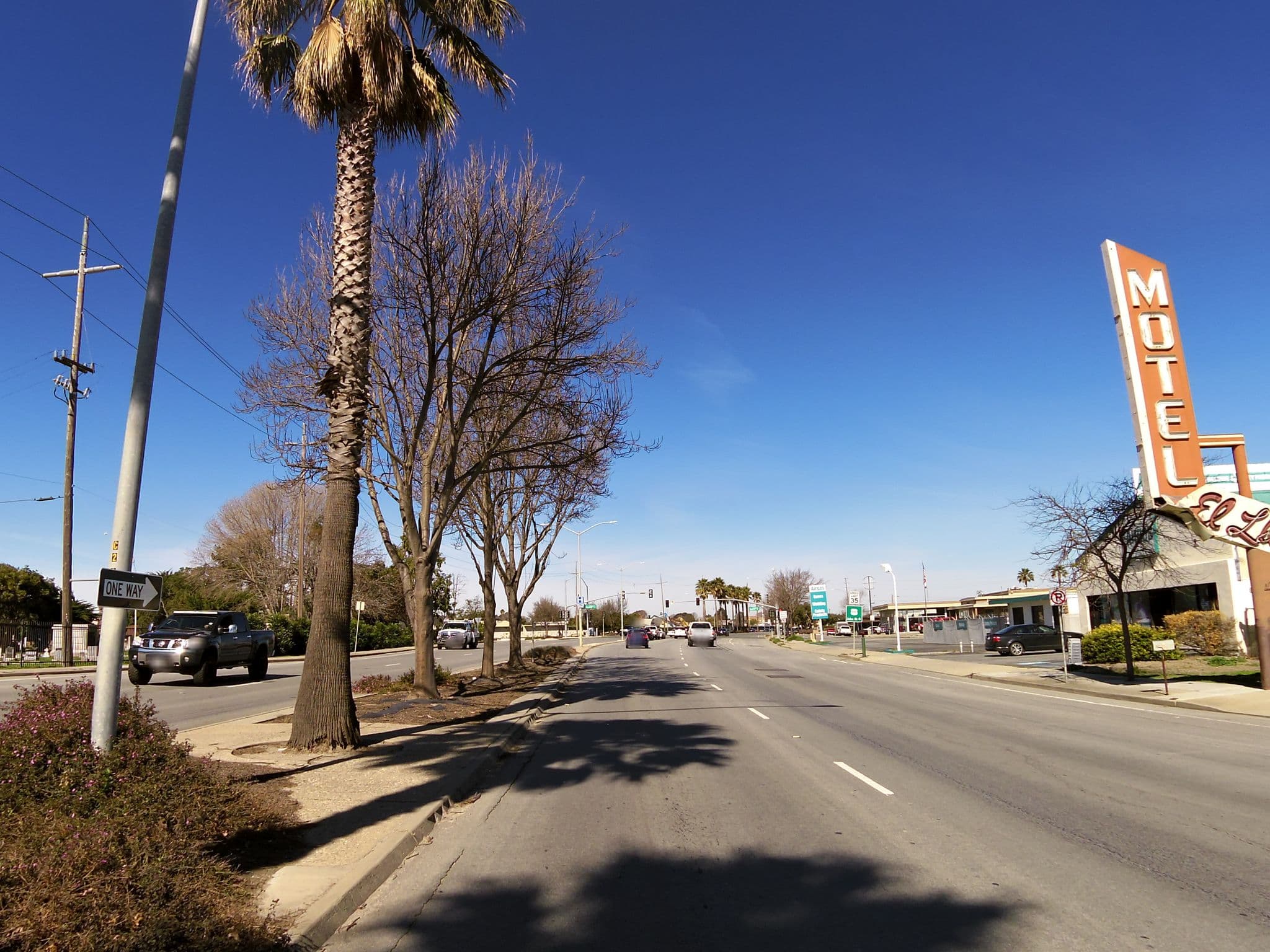 Street view near El Llano Motel, Salinas — © andrewsnow (CC BY-SA · Mapillary)