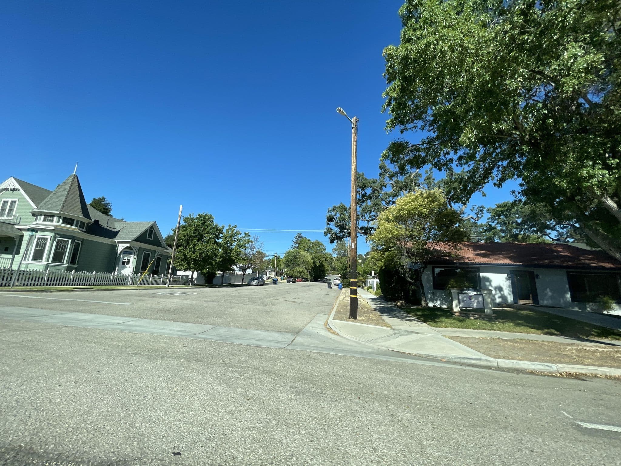 Street view near Hudson’s Attic, Paso Robles — © filipb (CC BY-SA · Mapillary)