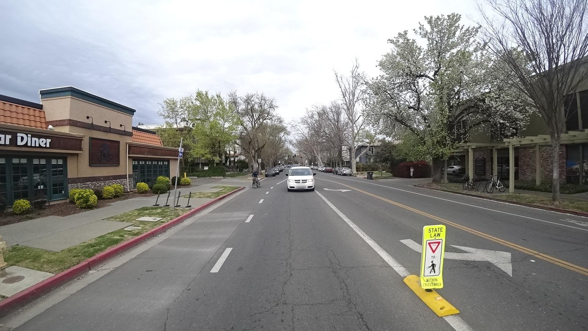 Street view near Village Inn, Davis — © marker_geo (CC BY-SA · Mapillary)