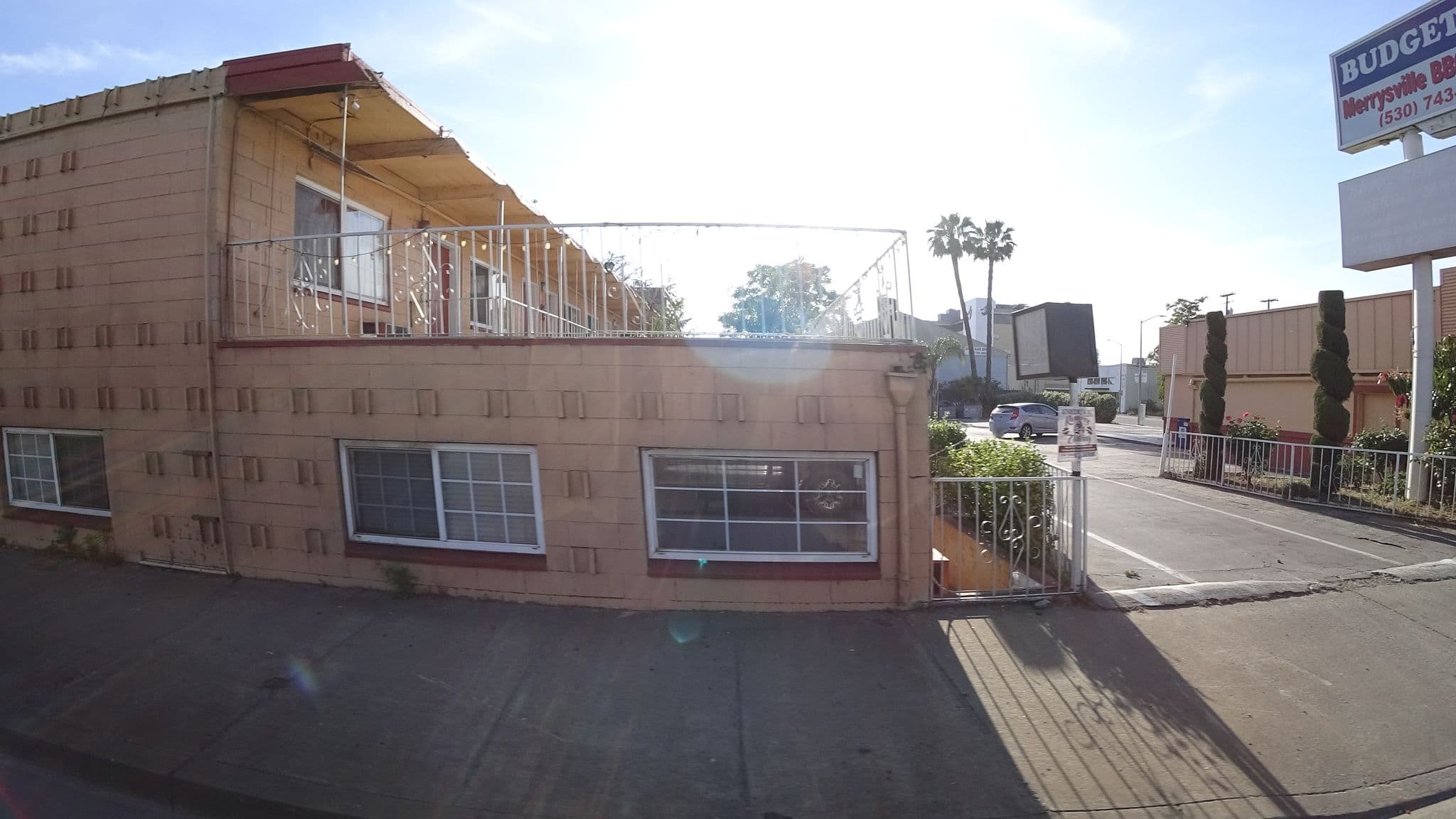 Street view near Budget Inn, Yuba City — © stilldavid (CC BY-SA · Mapillary)