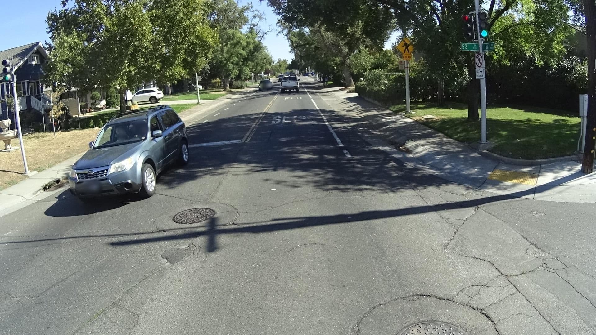 Street view near Hampton Manor, Fruitridge Pocket — © marker_geo (CC BY-SA · Mapillary)
