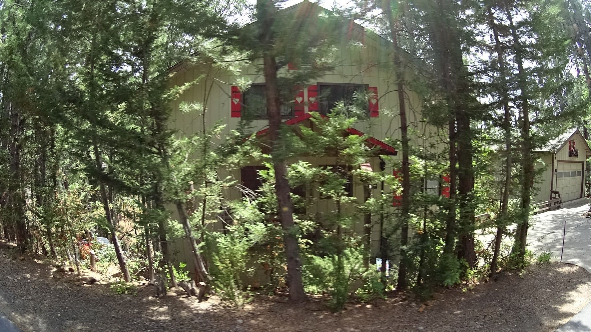 Street view near Awan Lodge, Forest Meadows — © marker_geo (CC BY-SA · Mapillary)