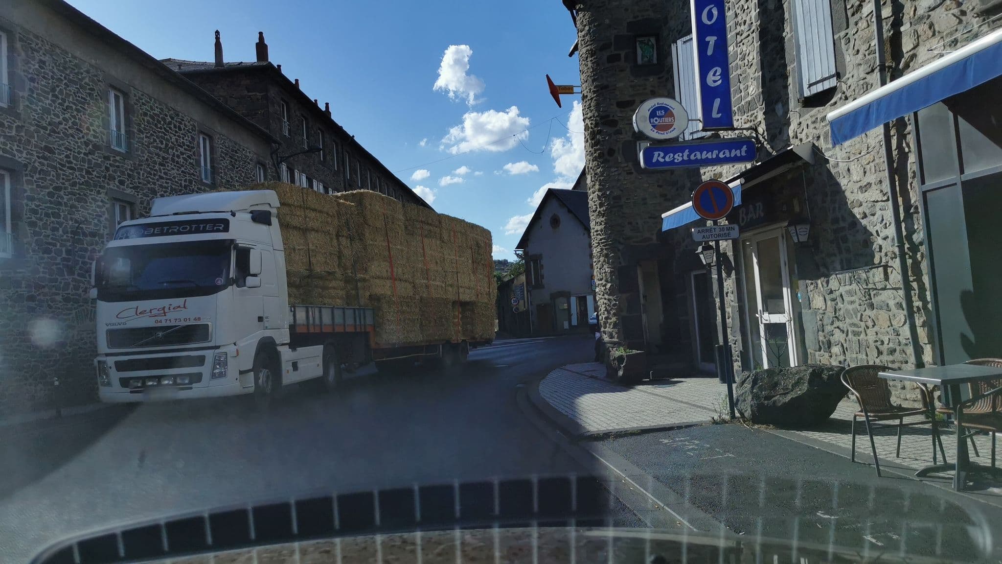 Street view near Hôtel Restaurant Bar Tabac du Pont-Vieux, Saint-Flour — © percherie (CC BY-SA · Mapillary)
