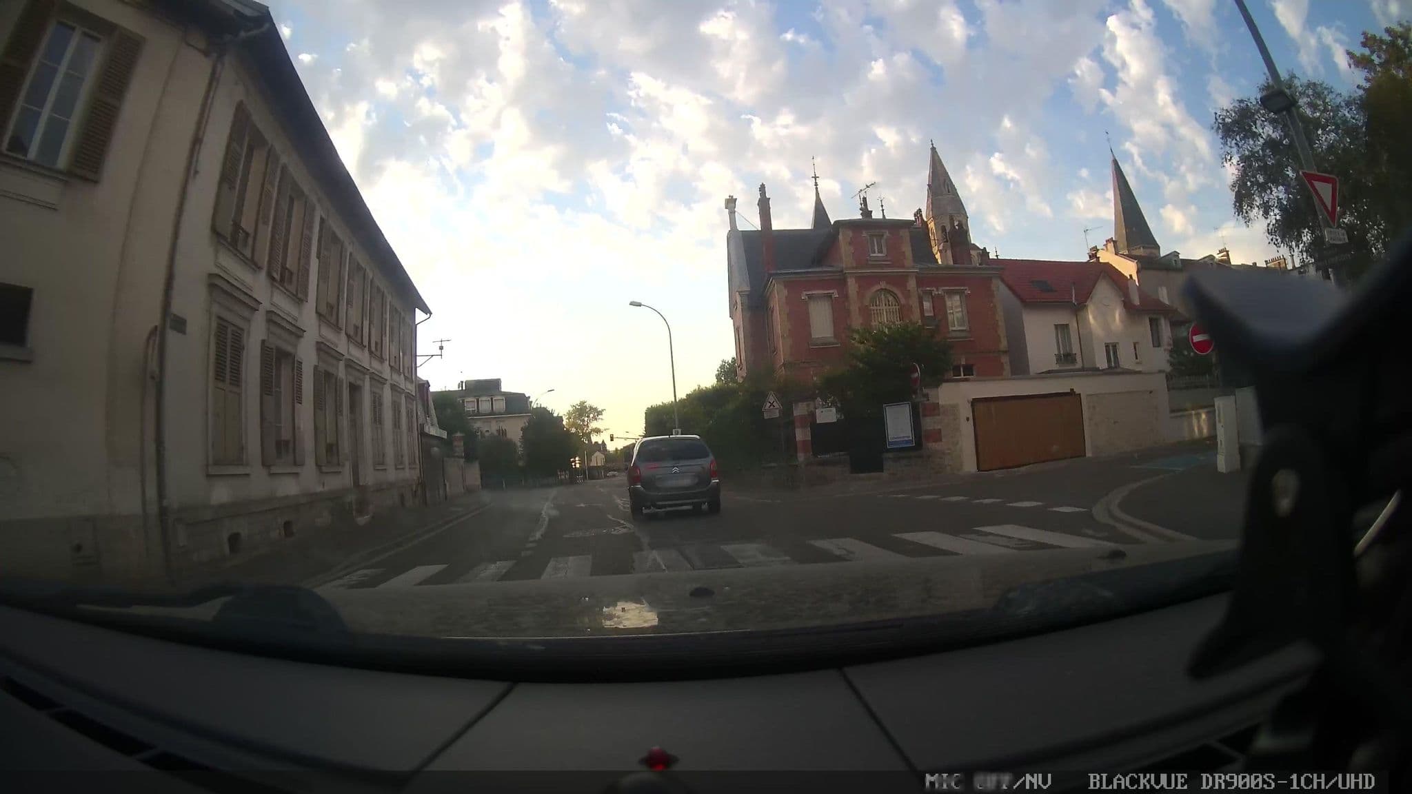 Street view near Louis IX de Poissy - Chambre d'hôtes, Poissy — © grobin (CC BY-SA · Mapillary)