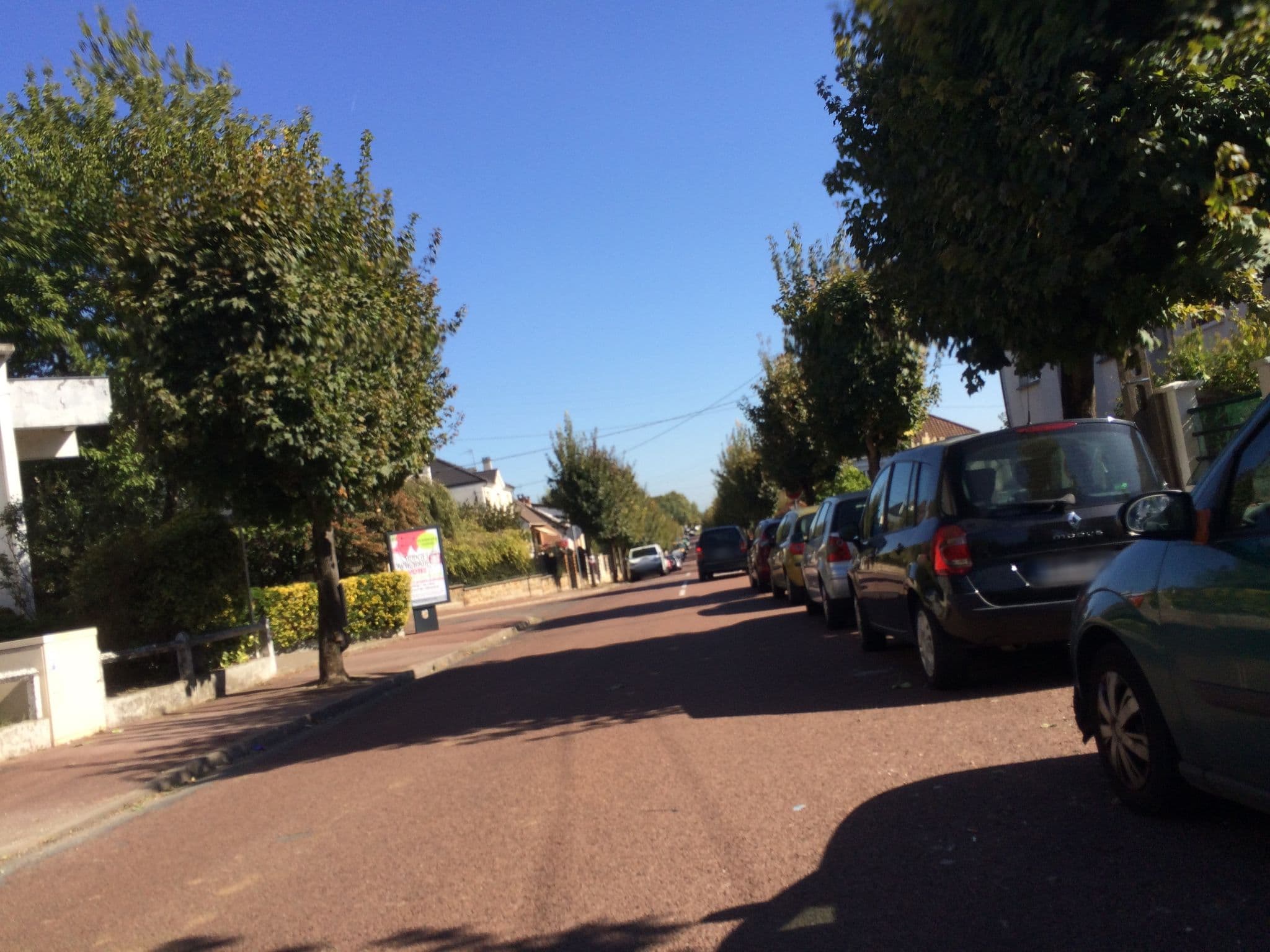 Street view near Hôtel Pierre Loti, Morangis — © josmougn (CC BY-SA · Mapillary)