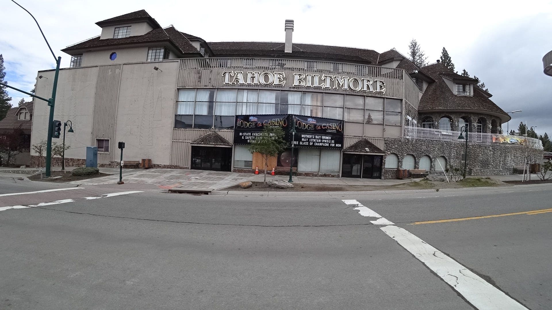 Street view near Tahoe Biltmore Lodge & Casino, Kings Beach — © stilldavid (CC BY-SA · Mapillary)