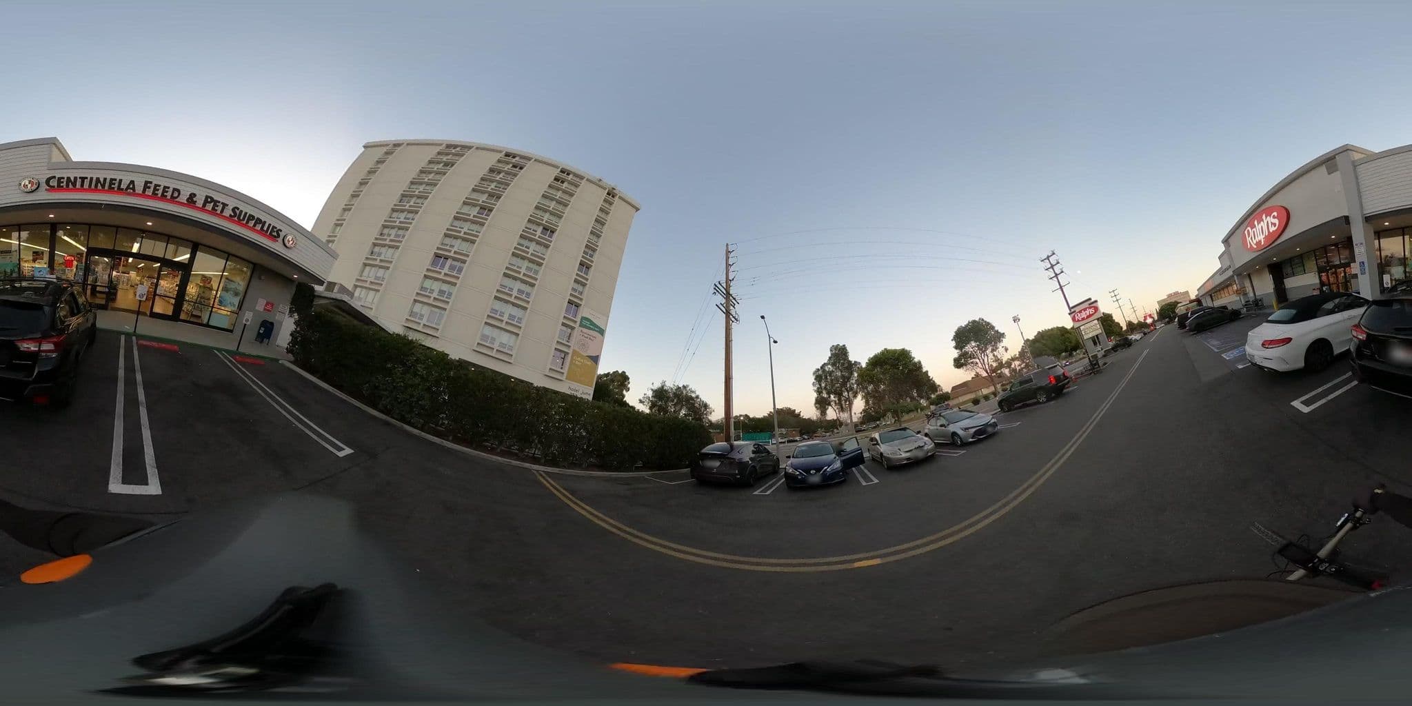 Street view near Pool @ Custom Hotel, Marina del Rey — © beddy (CC BY-SA · Mapillary)