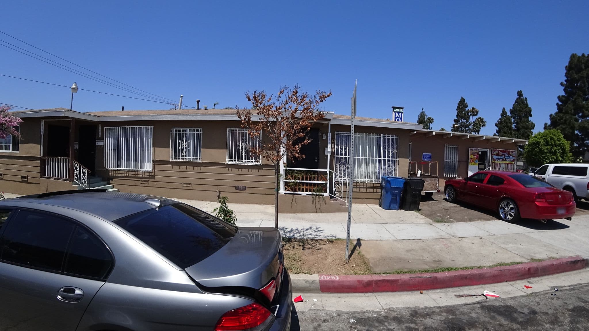 Street view near Amber Motel, Westmont — © mly_la (CC BY-SA · Mapillary)