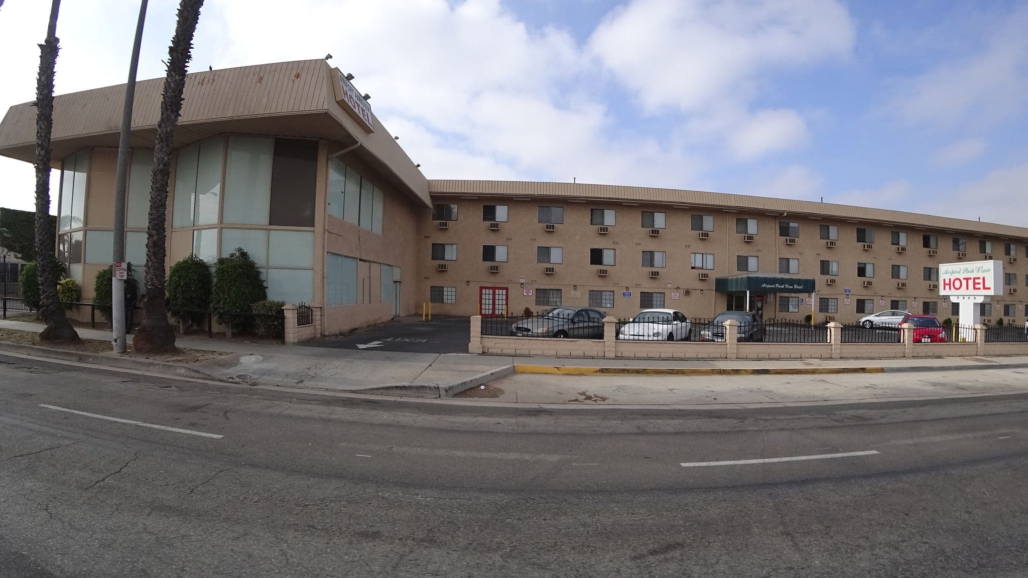 Street view near Airport Park View Hotel, Lennox — © mly_la (CC BY-SA · Mapillary)