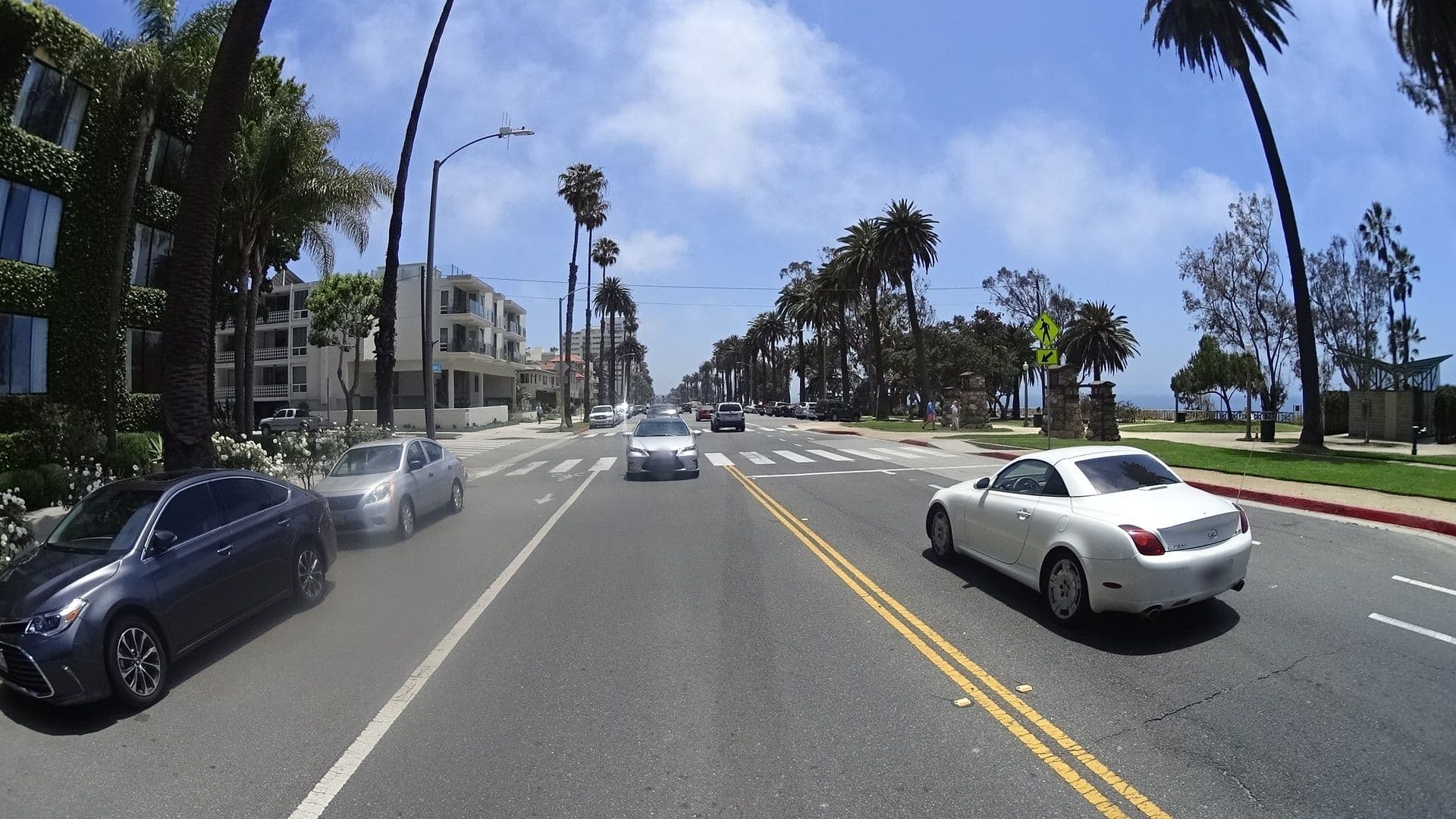 Street view near Oceana Beach Club Hotel, Santa Monica — © mly_la (CC BY-SA · Mapillary)