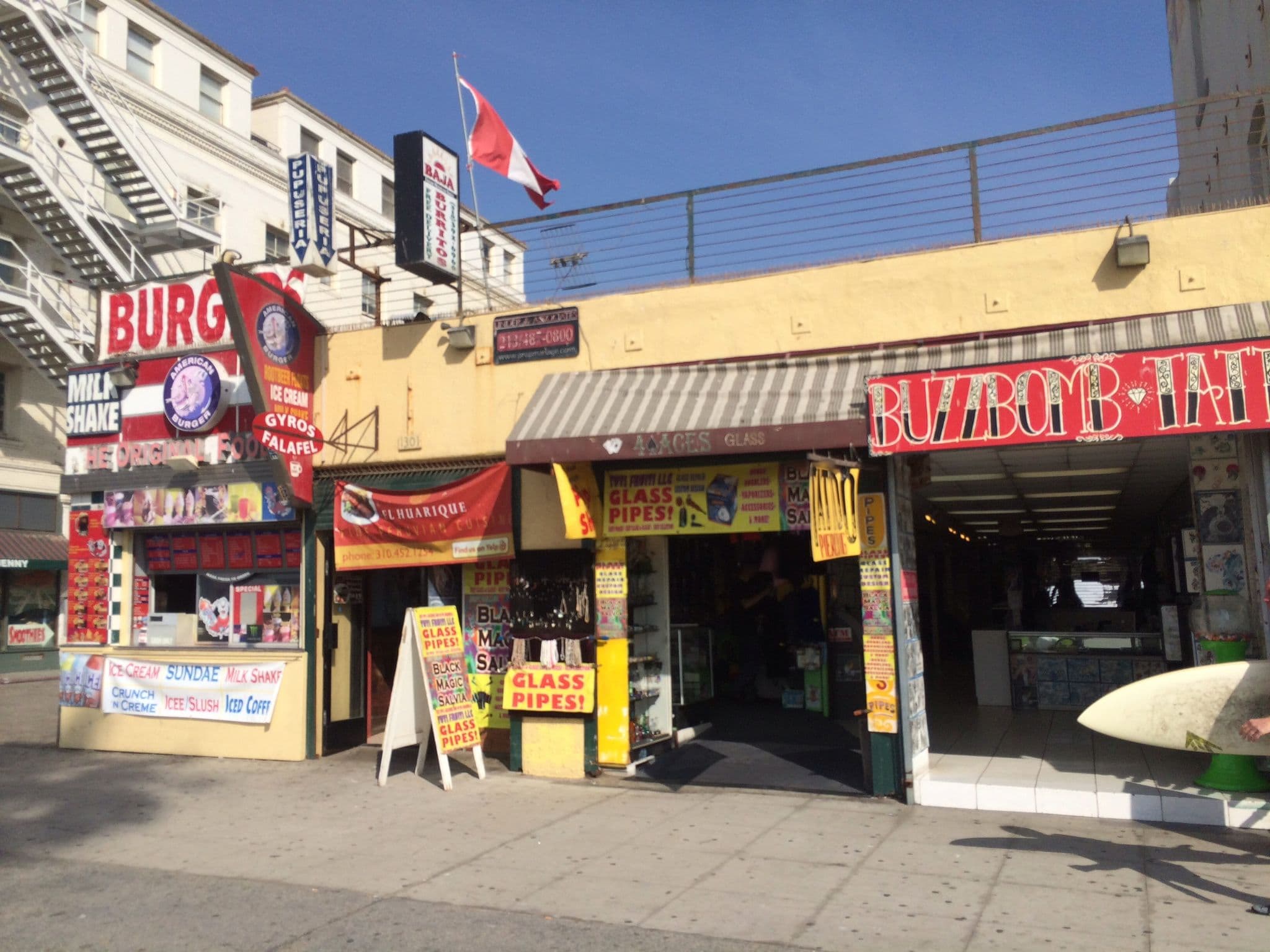 Street view near Venice Beach Waldorf, Venice — © gyllen (CC BY-SA · Mapillary)