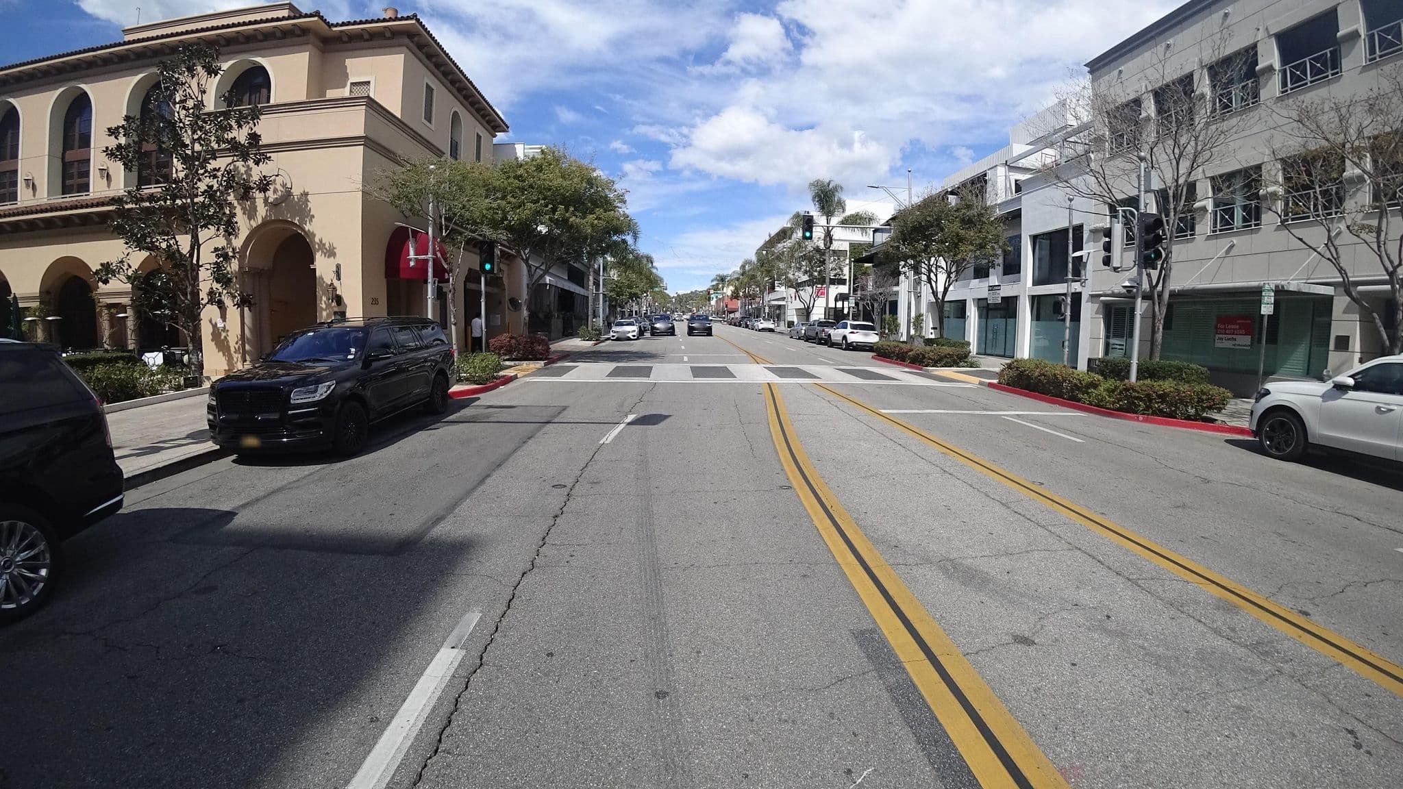 Street view near Beverl, Beverly Hills — © marker_geo (CC BY-SA · Mapillary)