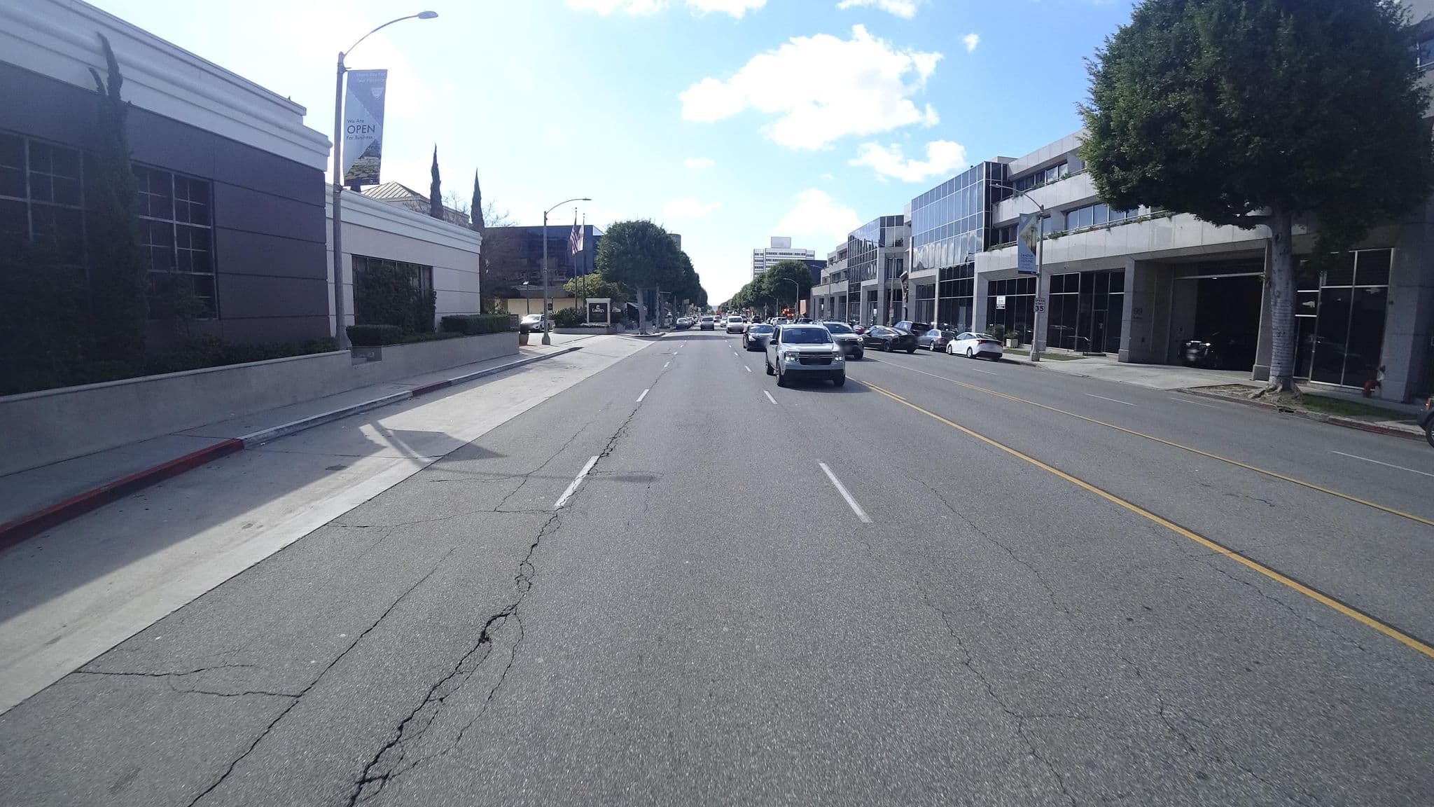 Street view near The Willshire Hotel, Beverly Hills — © marker_geo (CC BY-SA · Mapillary)
