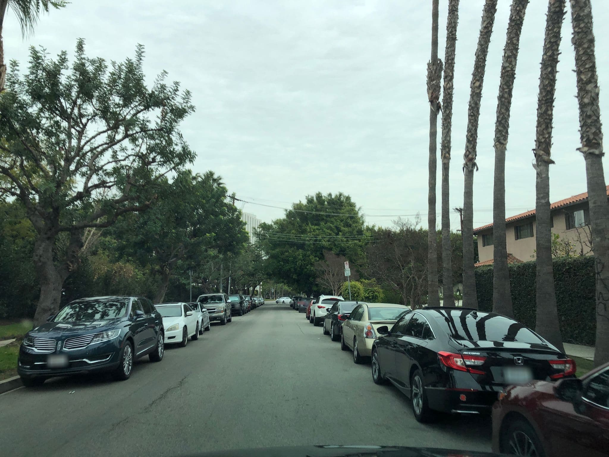 Street view near Totes Hotel, Larchmont — © cfwarren3 (CC BY-SA · Mapillary)