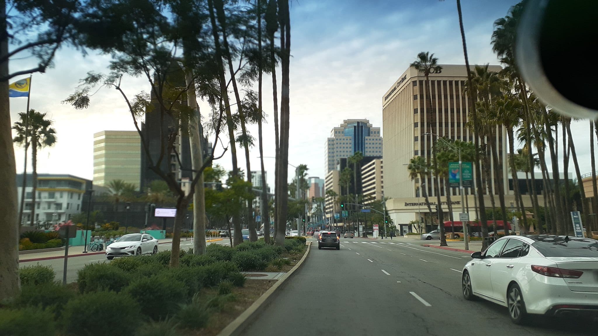 Street view near Melbourne Room, Long Beach — © veganmapper (CC BY-SA · Mapillary)