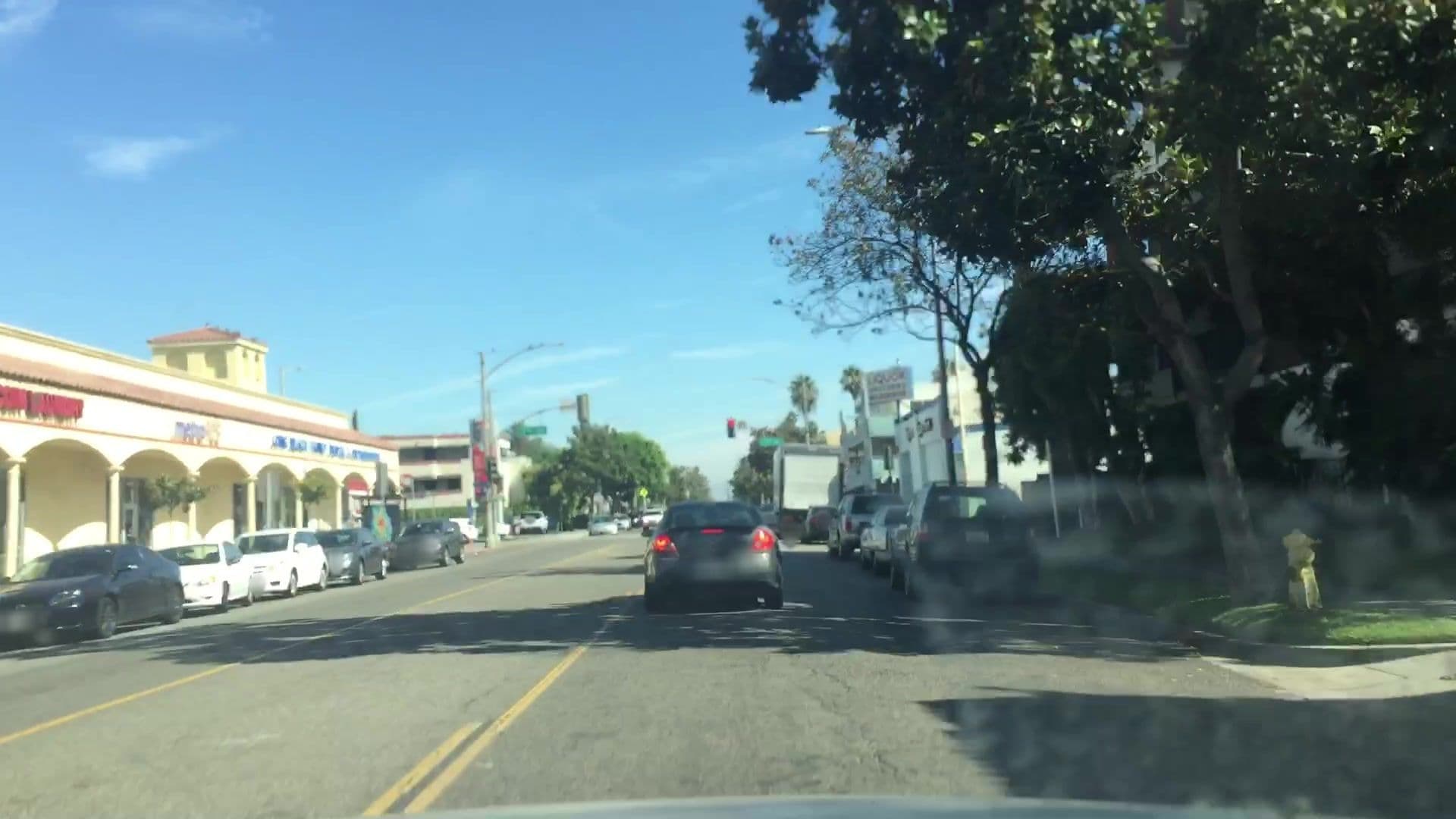 Street view near Sri Lankan Palace, Long Beach — © lvl5 (CC BY-SA · Mapillary)