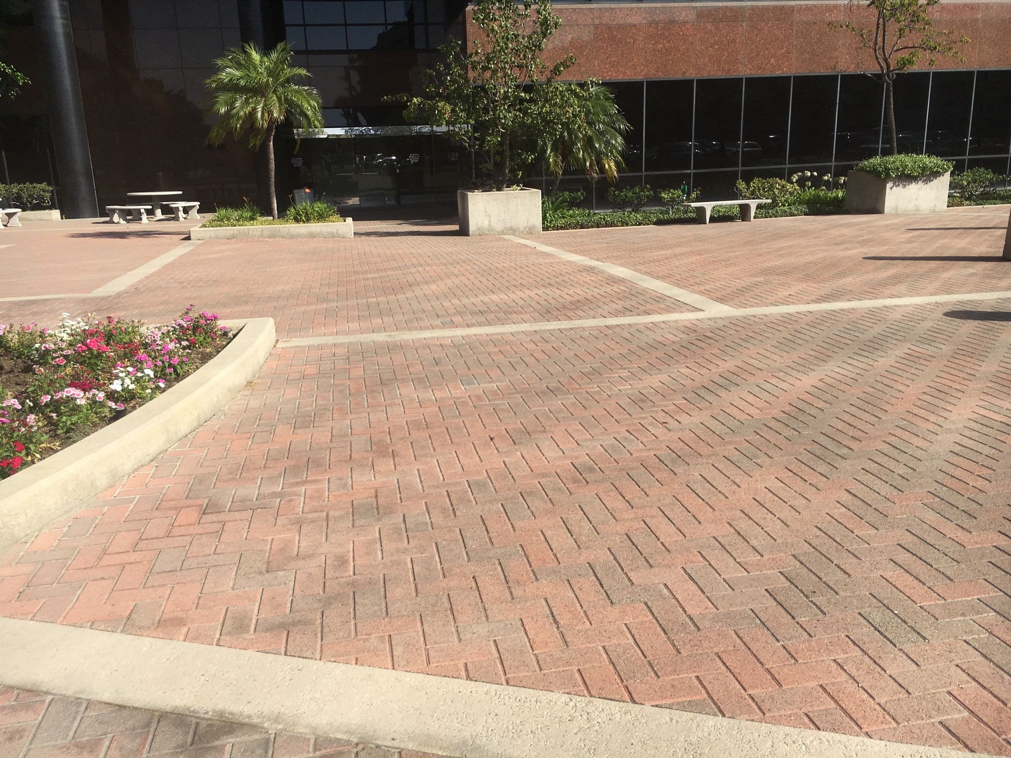 Street view near Port of Long Beach, Signal Hill — © jeanmchl (CC BY-SA · Mapillary)