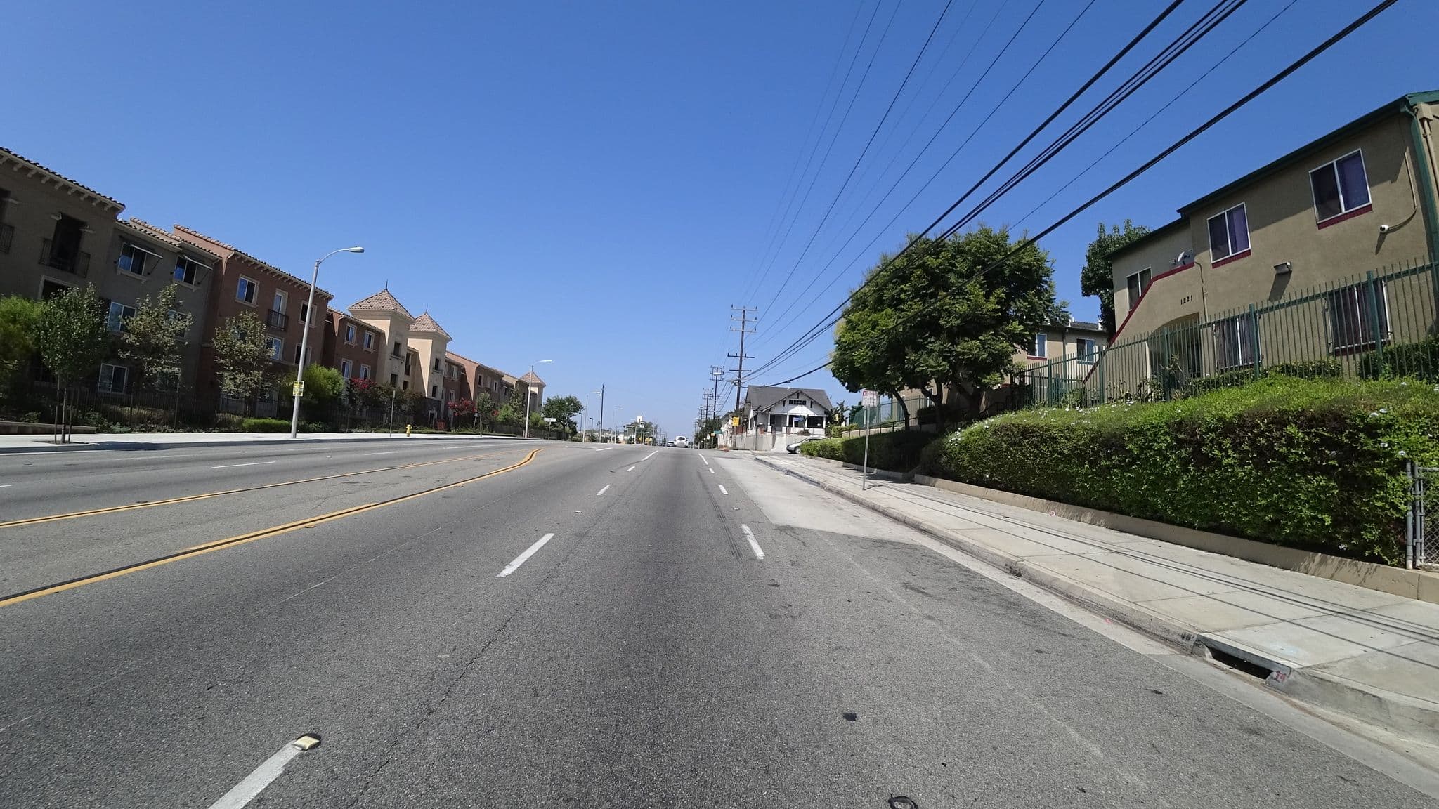 Street view near Am Cal Terracina Apartments, West Athens — © mly_la (CC BY-SA · Mapillary)