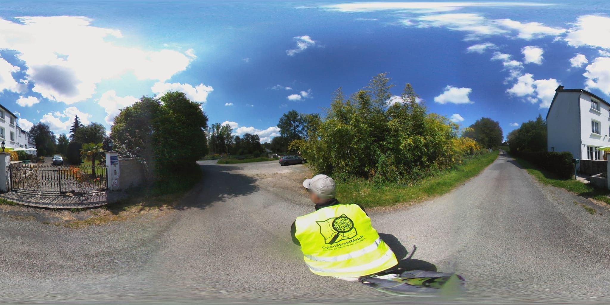 Street view near La Maison du Canal, Rostrenen — © ev1velodyssee (CC BY-SA · Mapillary)