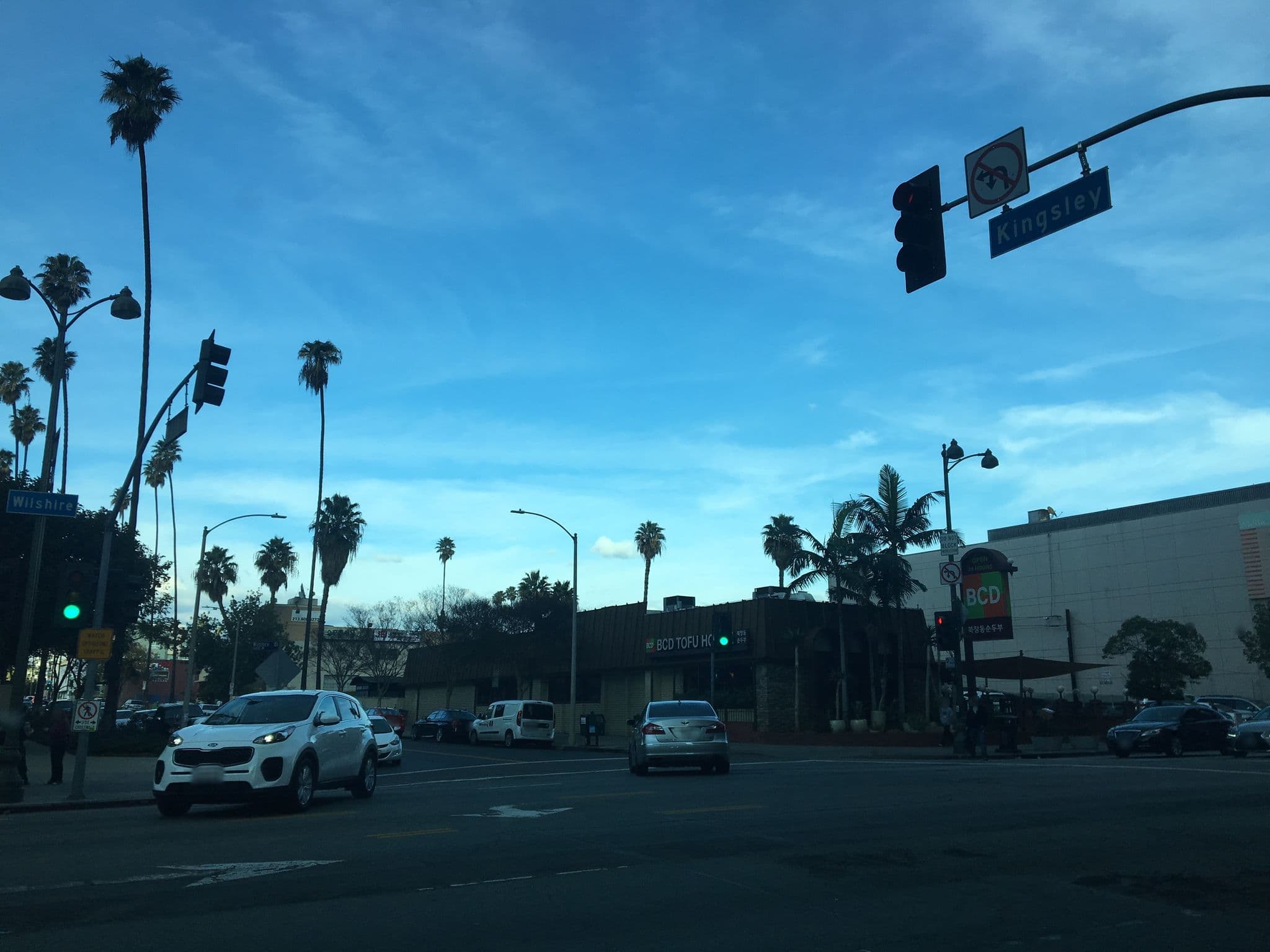 Street view near Oxford Hotel, Koreatown — © cfwarren3 (CC BY-SA · Mapillary)