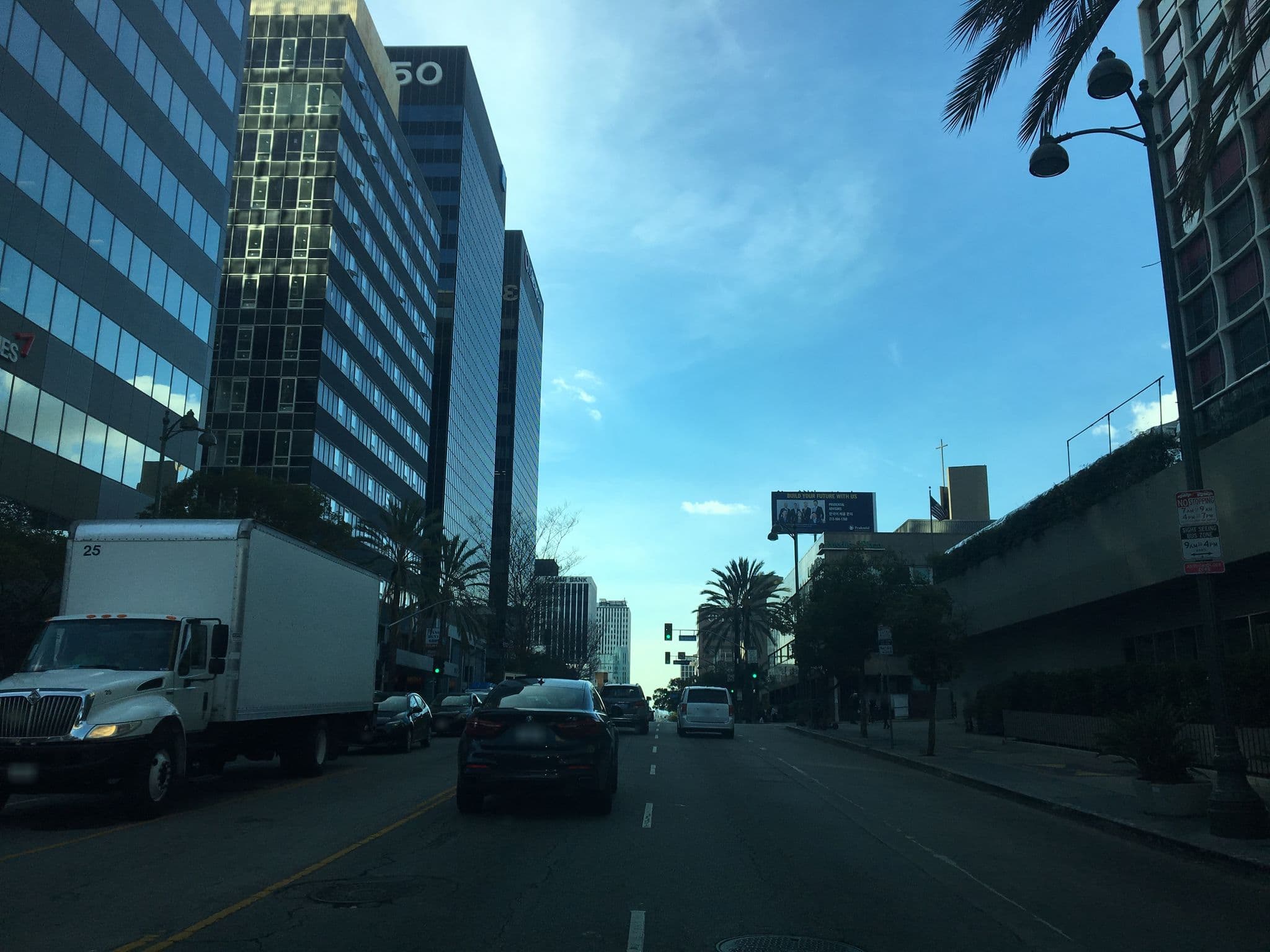 Street view near Wilshire Plaza Hotel Crew Lounge, Koreatown — © cfwarren3 (CC BY-SA · Mapillary)