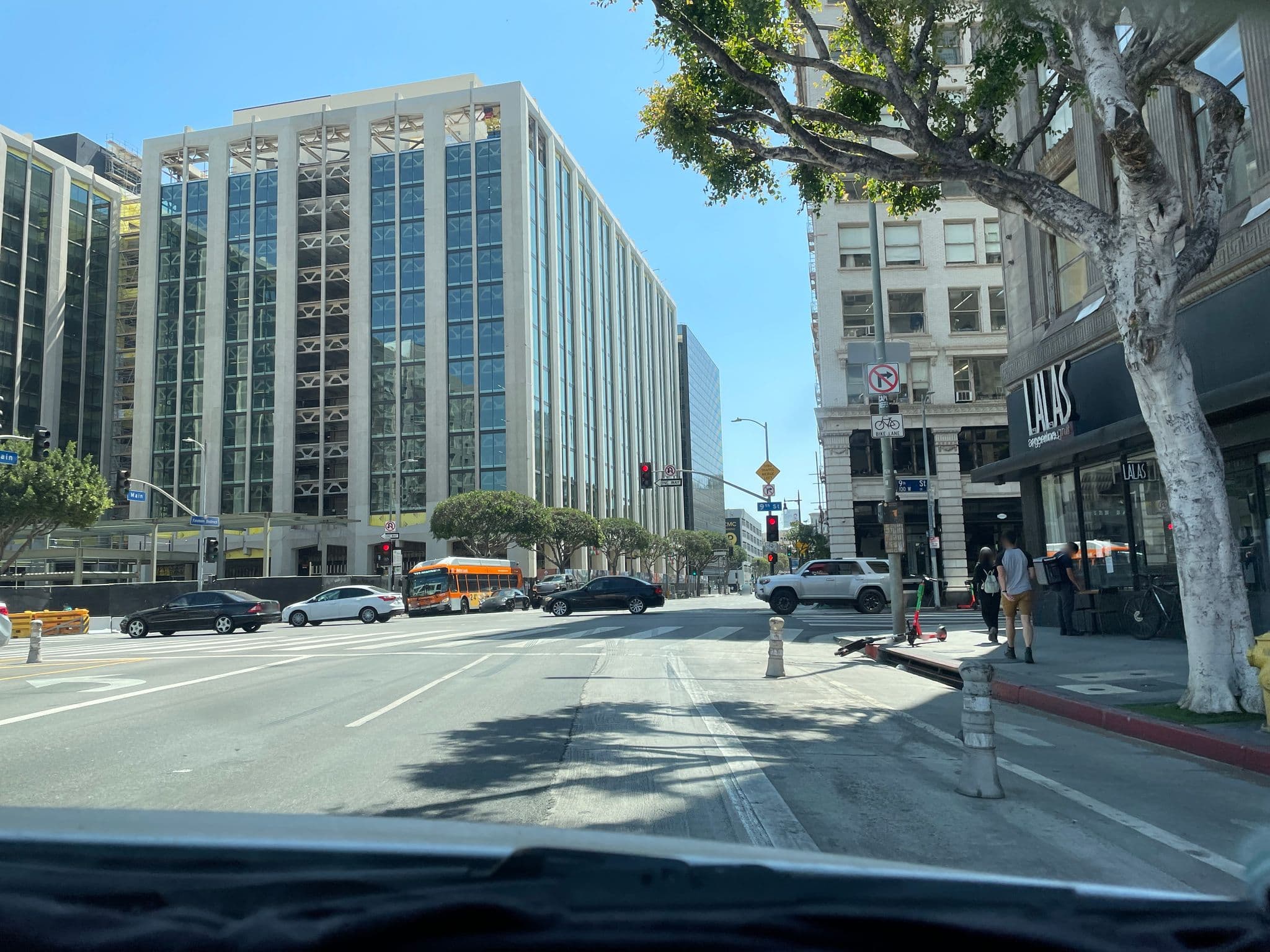 Street view near Travel En Vogue, Los Angeles — © etunell (CC BY-SA · Mapillary)